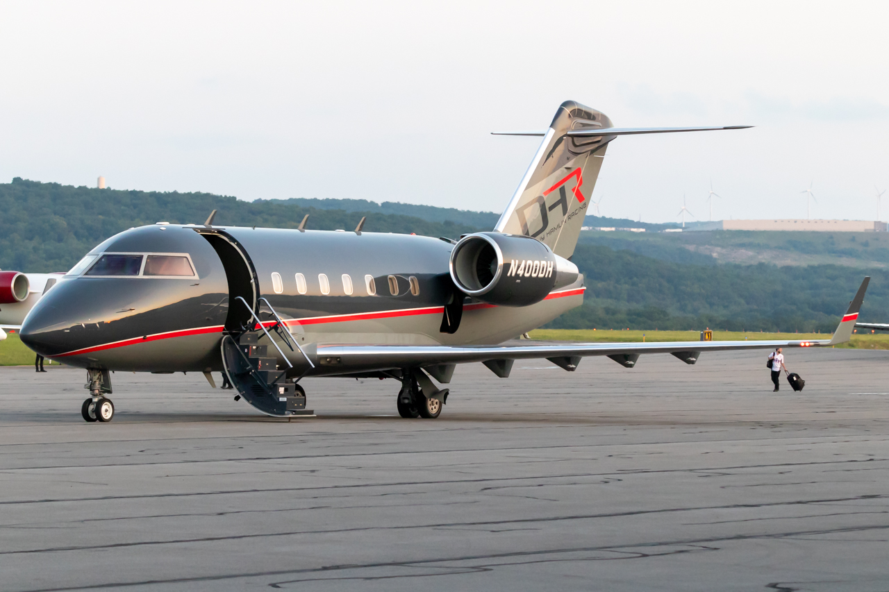 Full size: PRIVATE Bombardier Challenger 604 N400DH at Avoca Wilkes-Barre/Scranton International Airport
