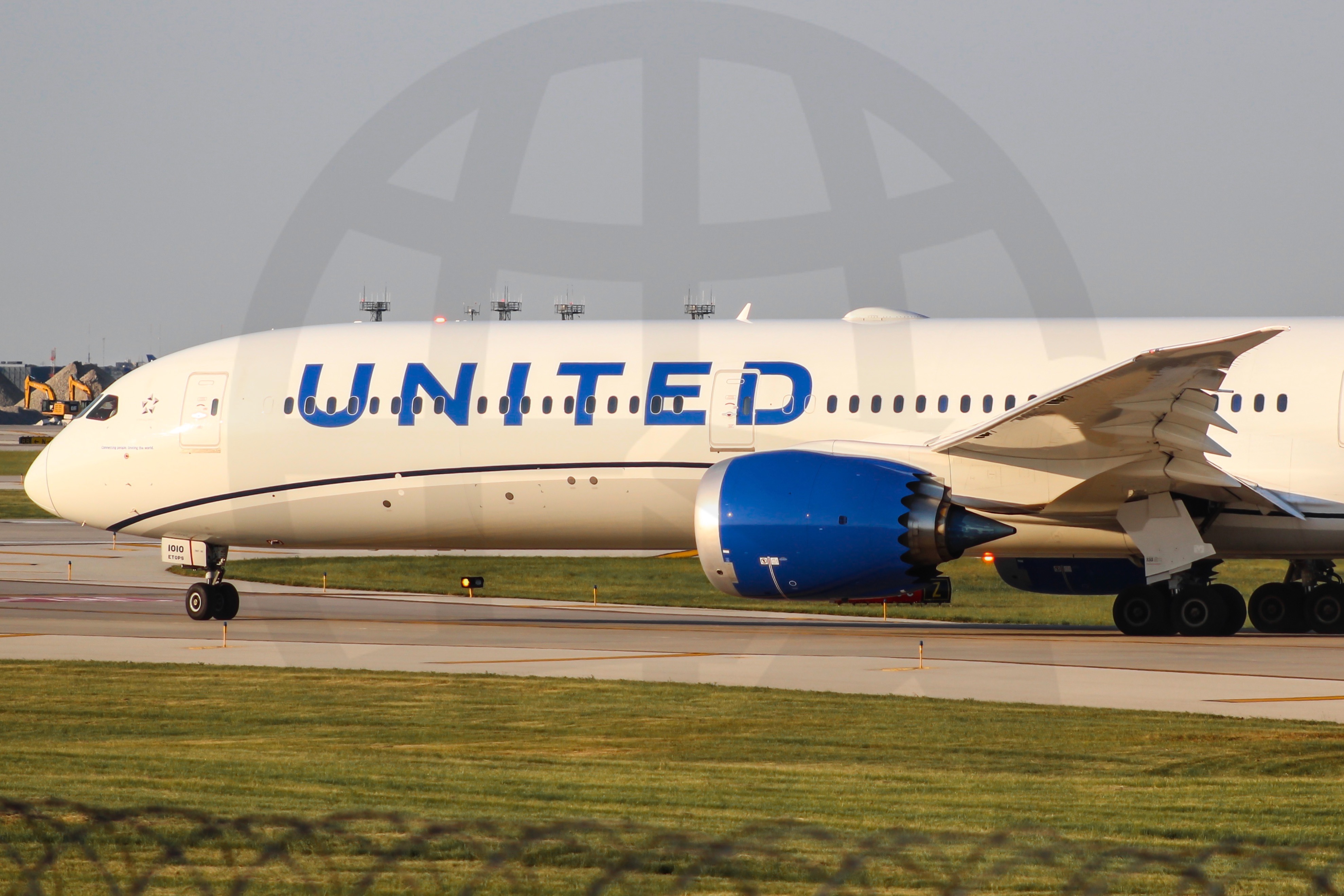 Full size: United Airlines Boeing 787-10 N12010 at Chicago O'Hare International Airport