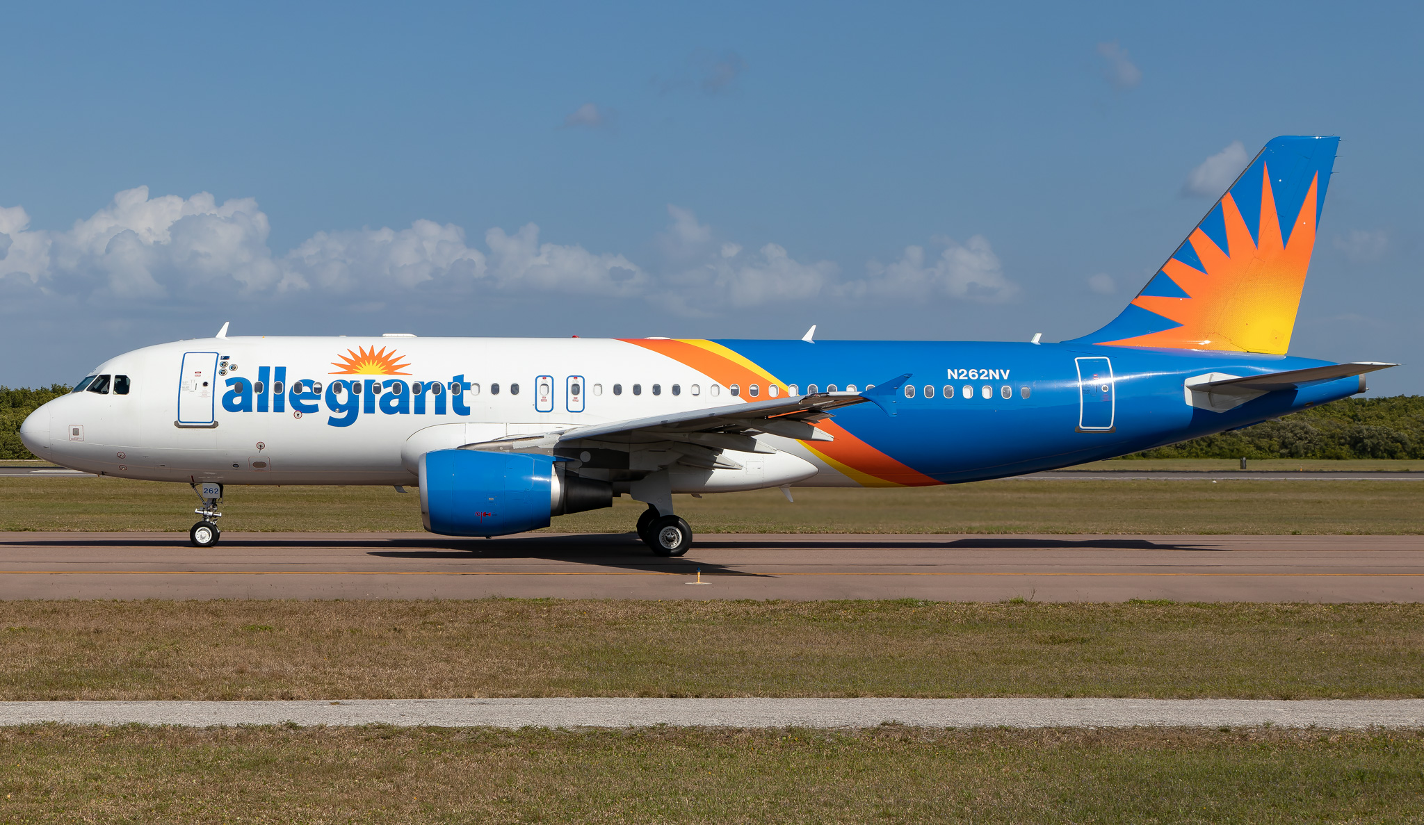 Full size: Allegiant Air Airbus A320 N262NV at St. Petersburg Clearwater International Airport