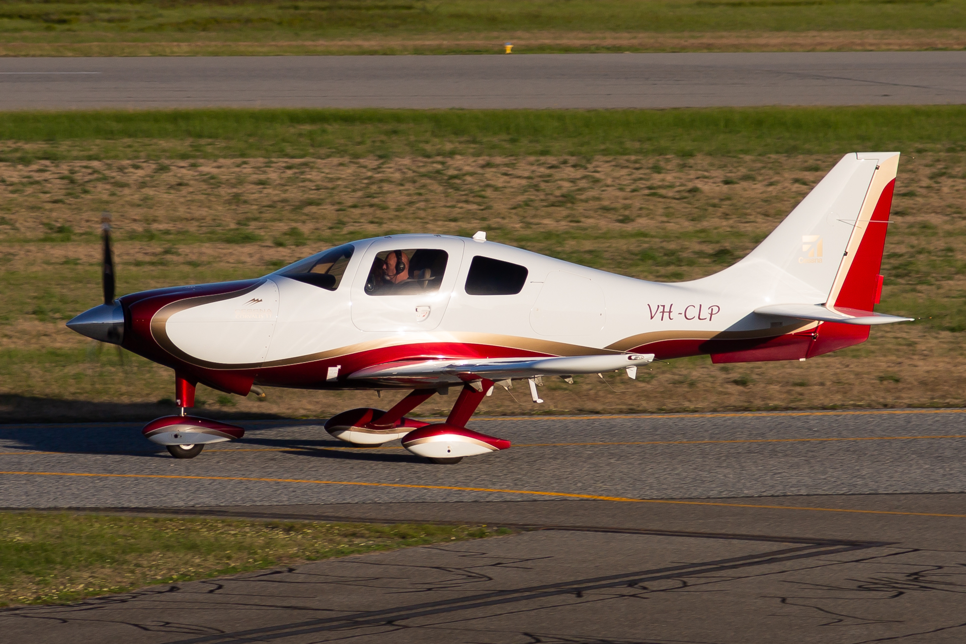 Full size: PRIVATE Cessna 400 Corvalis TT VH-CLP at Perth Jandakot Airport