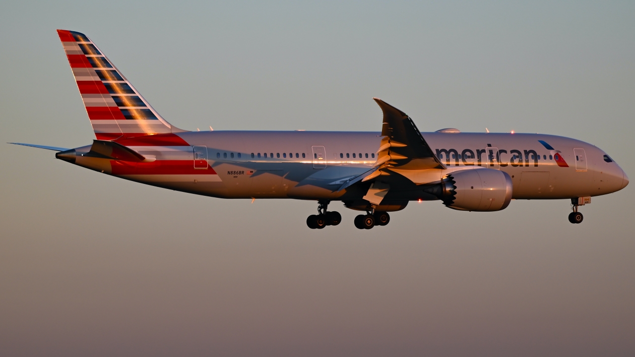 Full size: American Airlines Boeing 787-8 N886BR at Dallas-Fort Worth International Airport
