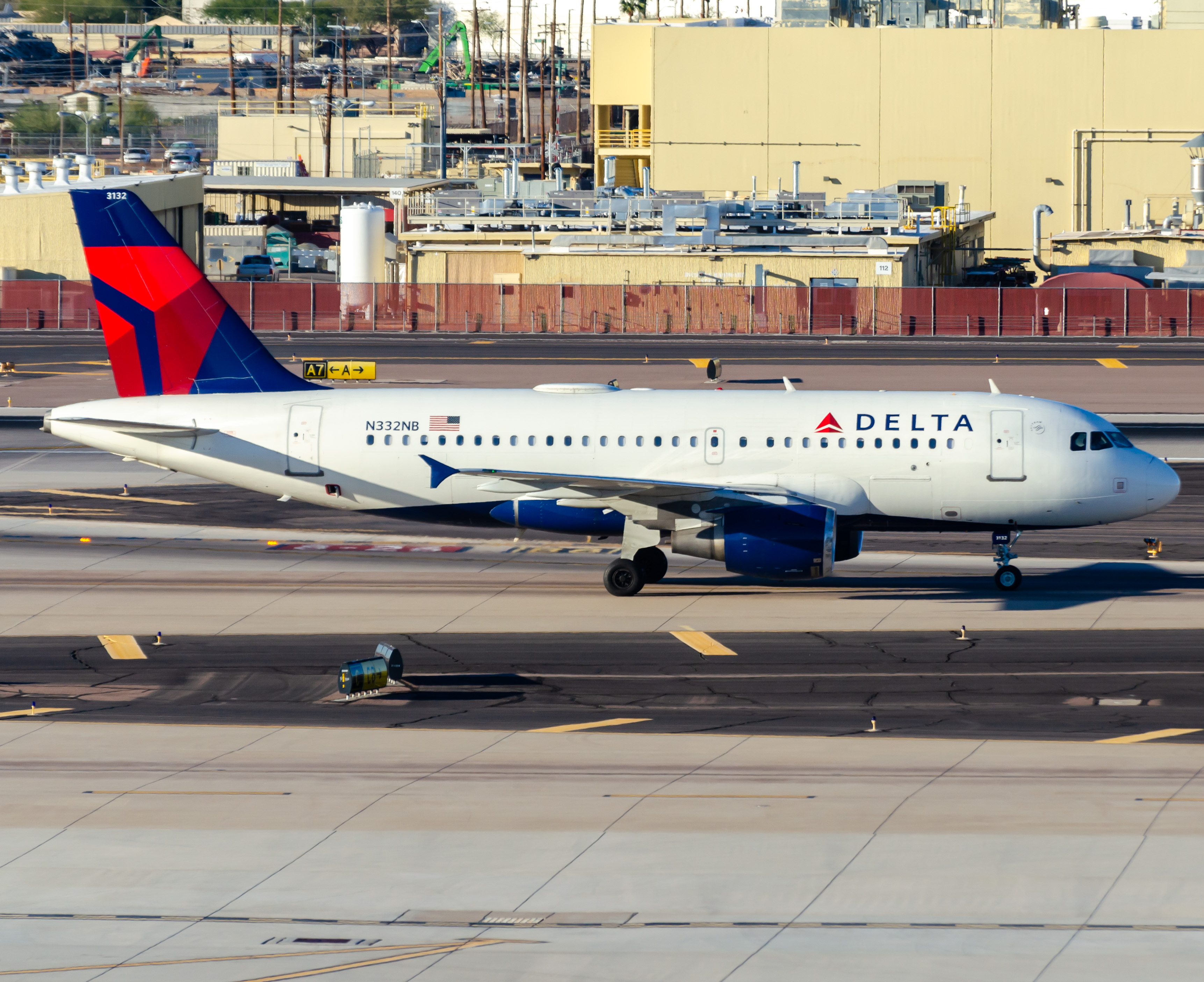 Full size: Delta Airlines Airbus A319 N332NB at Phoenix Sky Harbor International Airport