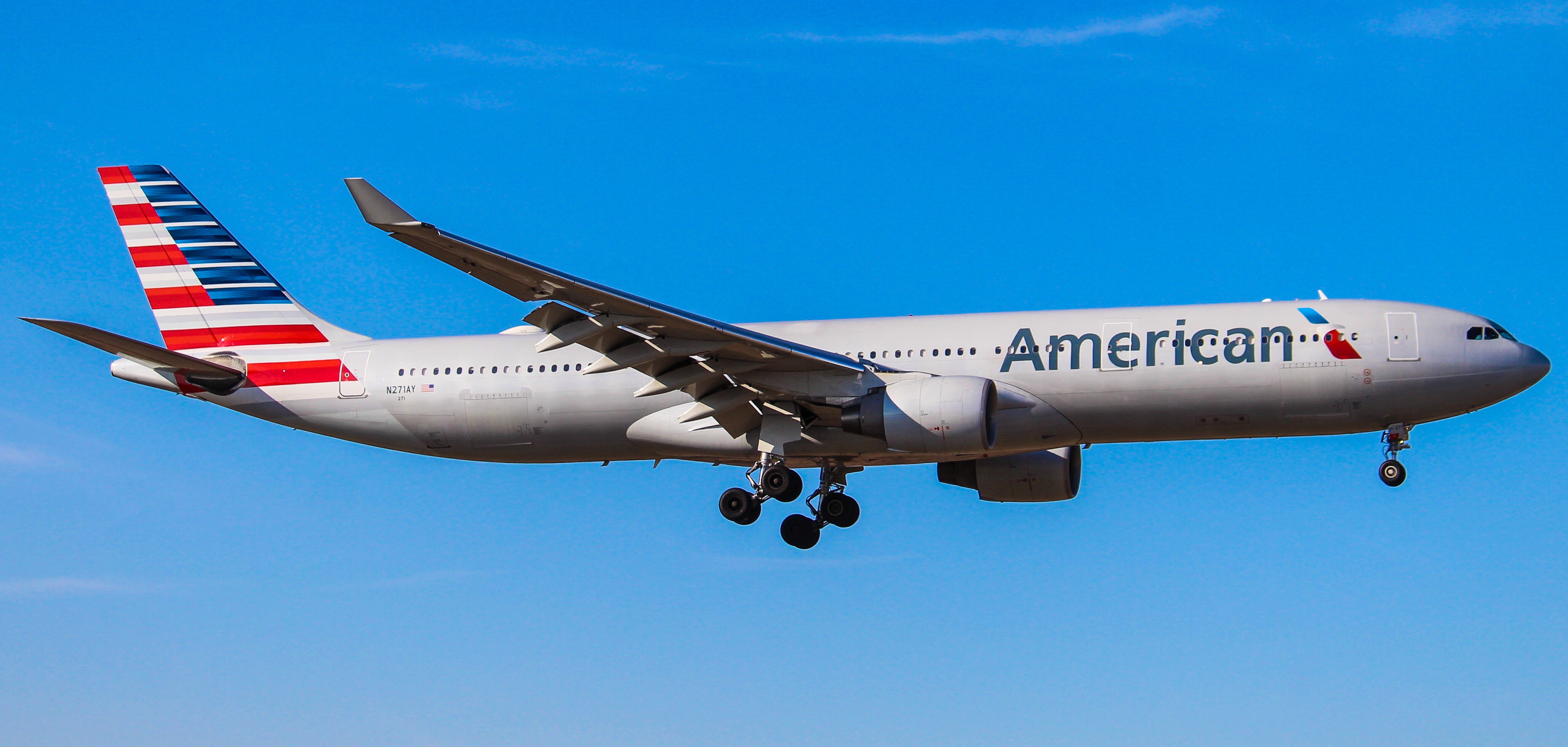 Full size: American Airlines Airbus A330-300 N271AY at Philadelphia International Airport