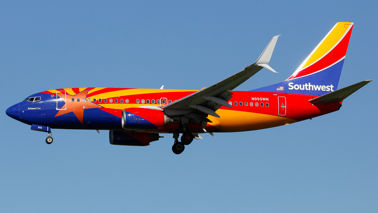 Full size: Southwest Airlines Boeing 737-700 N955WN at Los Angeles International Airport