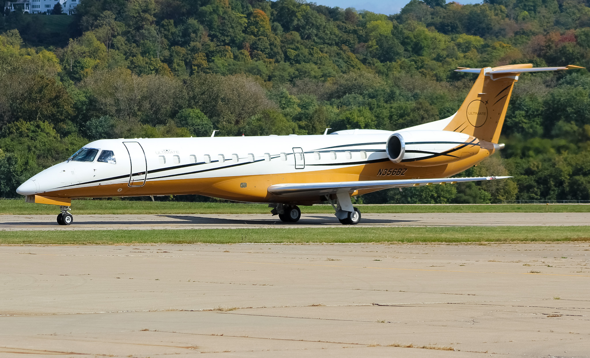 Full size: Ultimate Air Shuttle Embraer ERJ135 N356BZ at Cincinnati Municipal Airport/Lunken Field