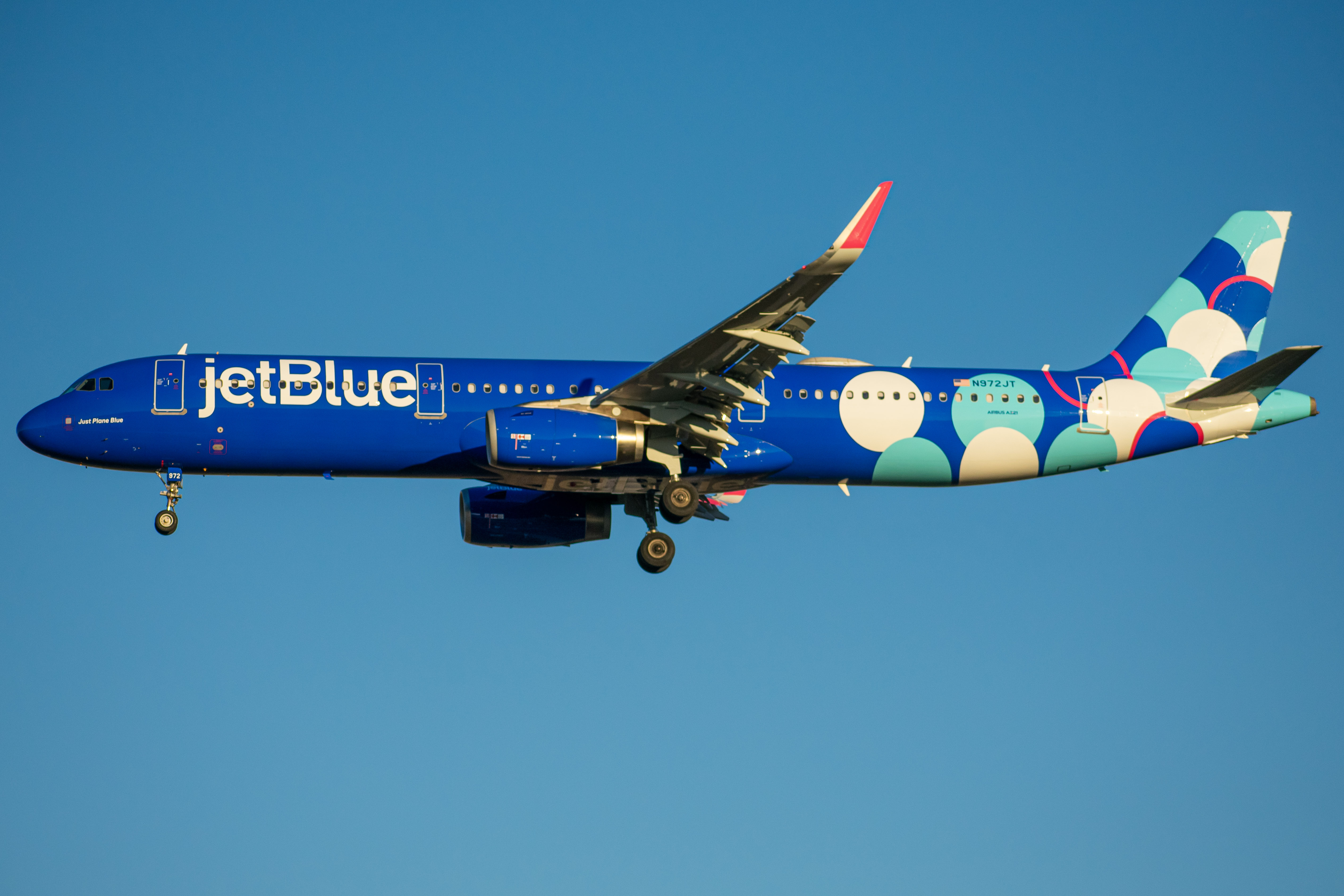 Full size: JetBlue Airways Airbus A321-200 N972JT at Orlando International Airport