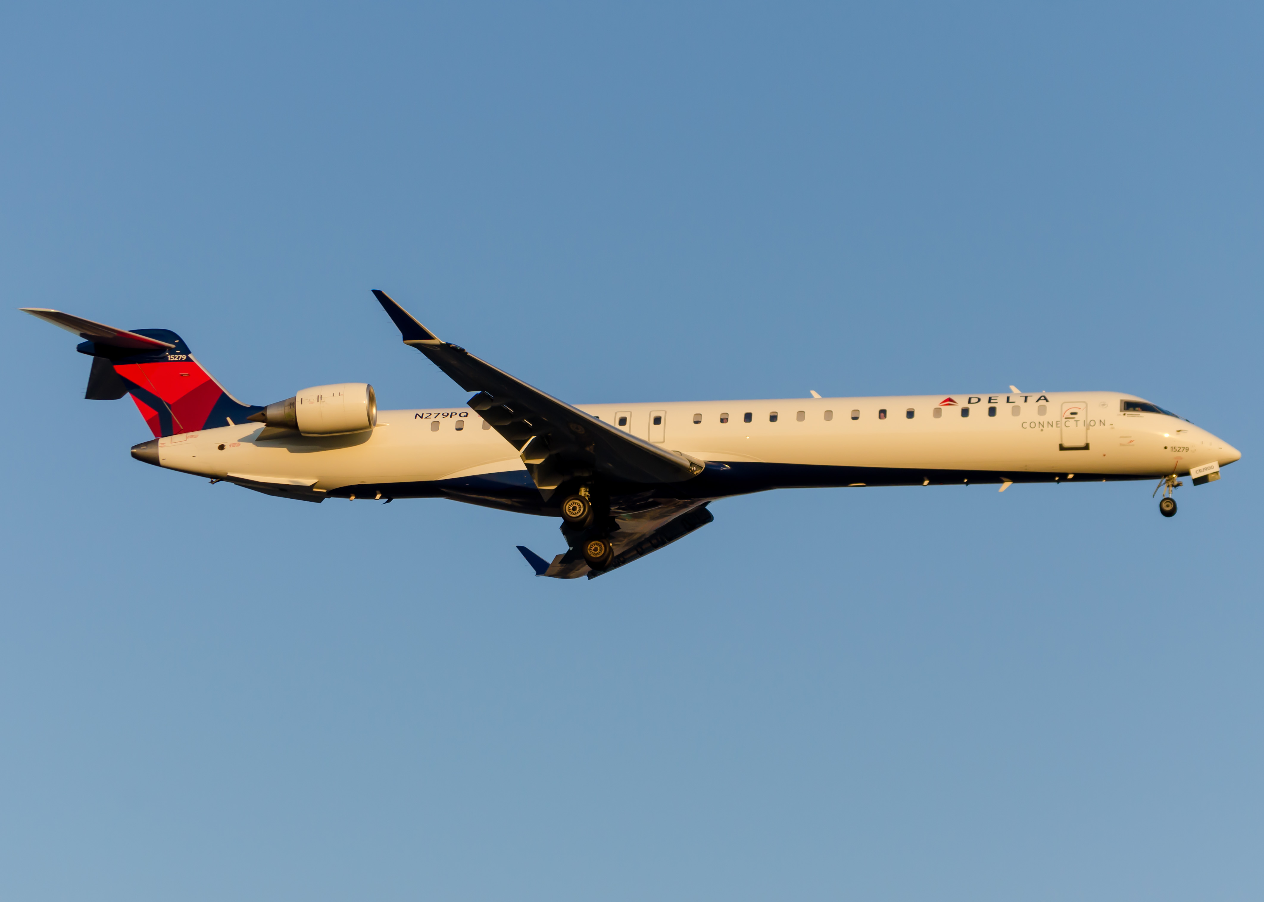 Full size: Delta Airlines Mitsubishi CRJ-900 N279PQ at Newark Liberty International Airport
