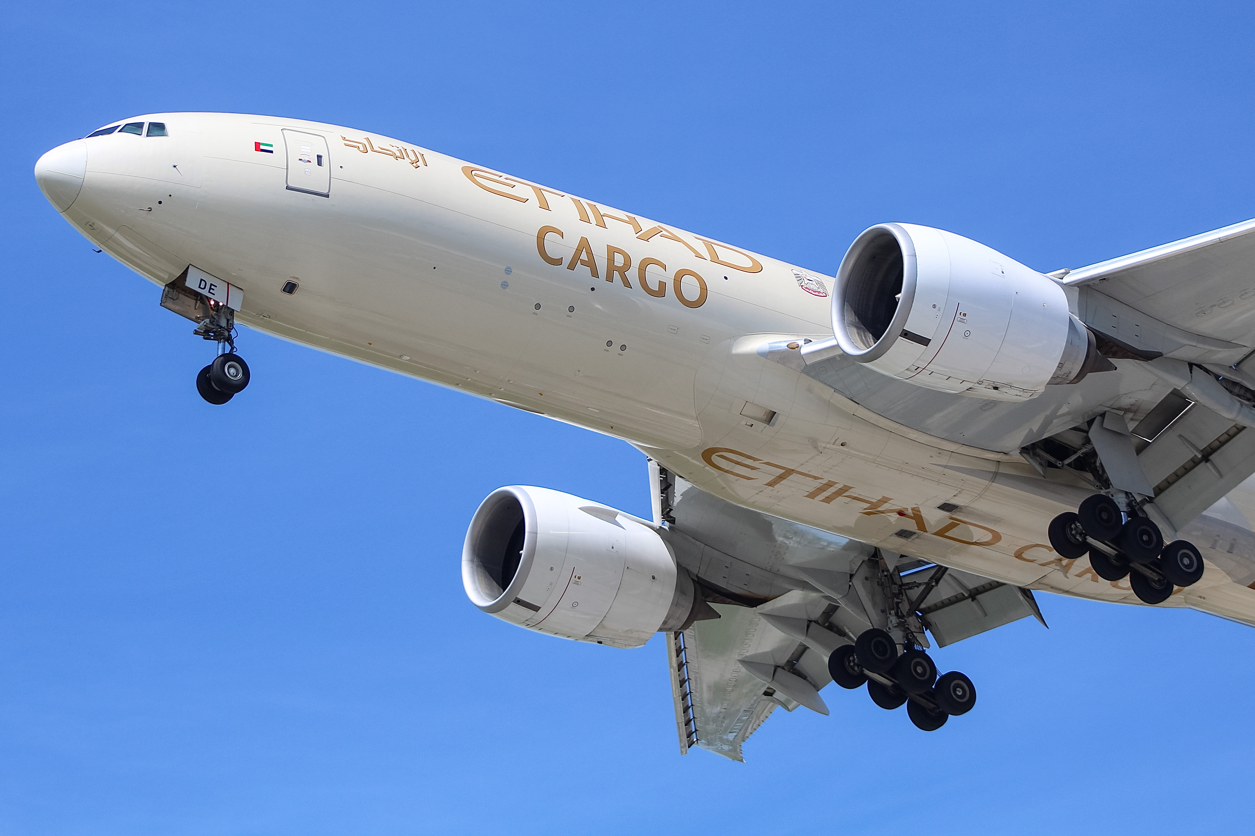 Full size: Etihad Cargo Boeing 777-F A6-DDE at Chicago O'Hare International Airport