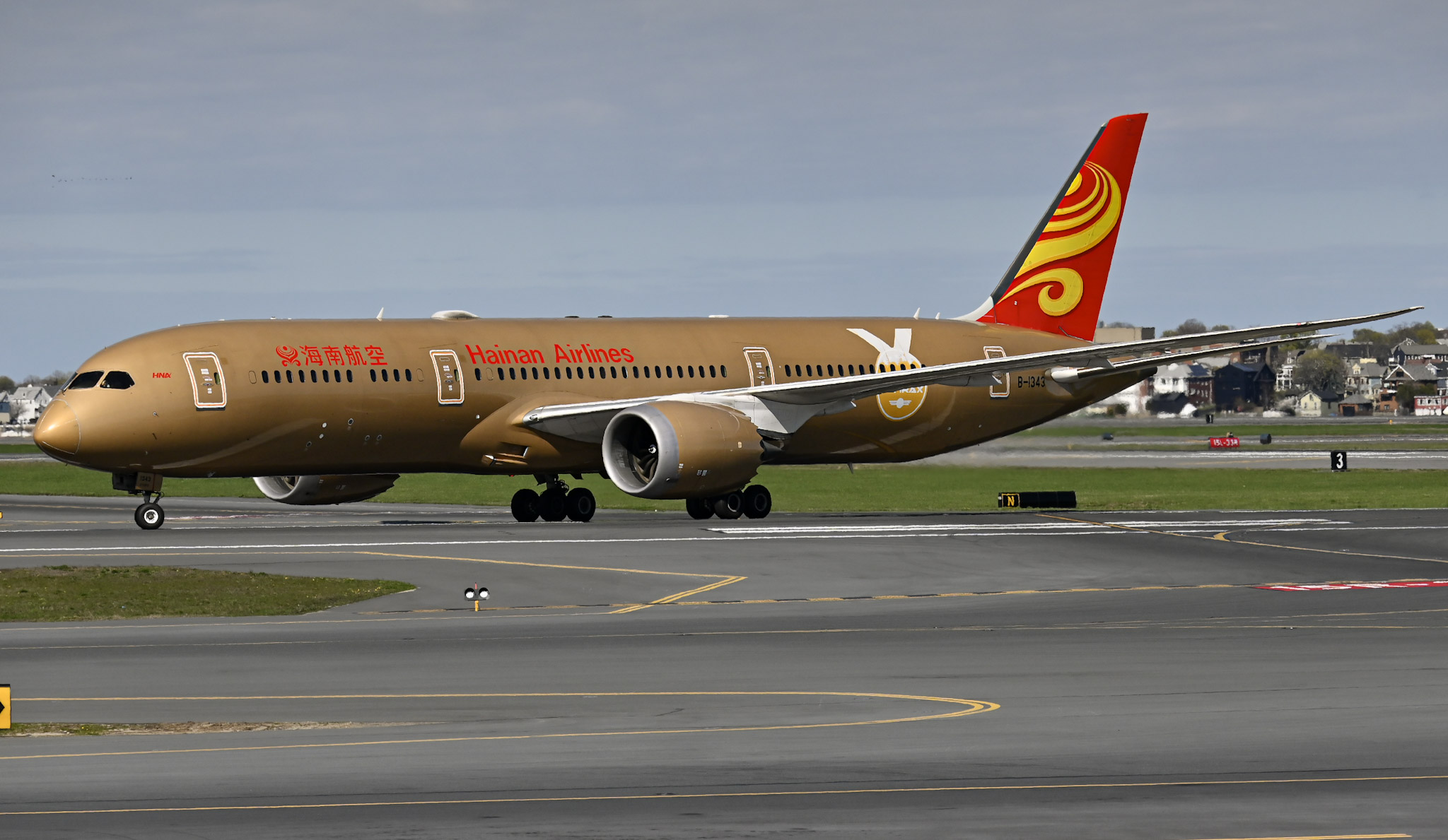 Full size: Hainan Airlines Boeing 787-9 B-1343 at General Edward Lawrence Logan International Airport