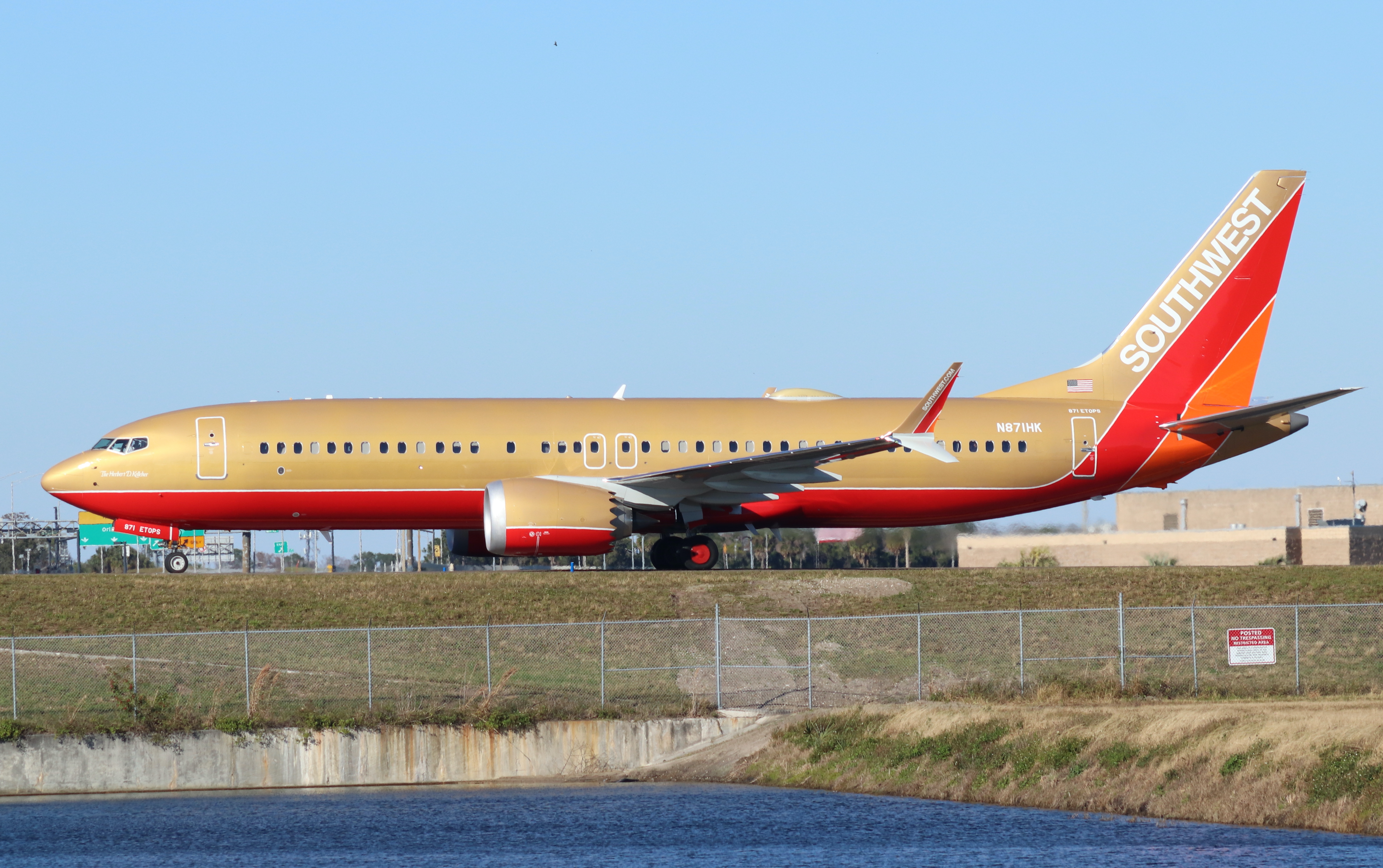 Full size: Southwest Airlines Boeing 737 MAX 8 N871HK at Orlando International Airport