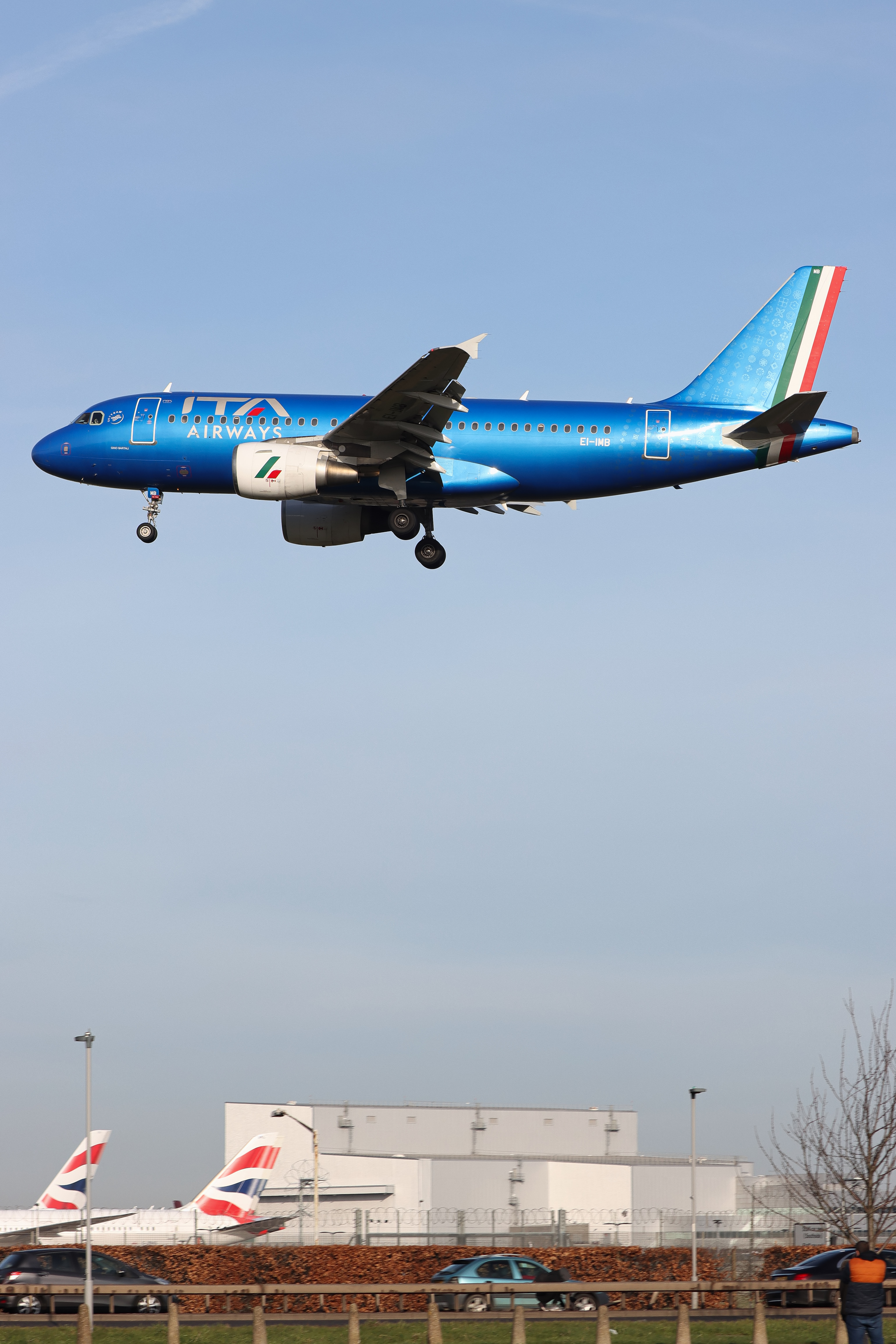 Full size: ITA Airways Airbus A319 EI-IMB at London Heathrow International Airport