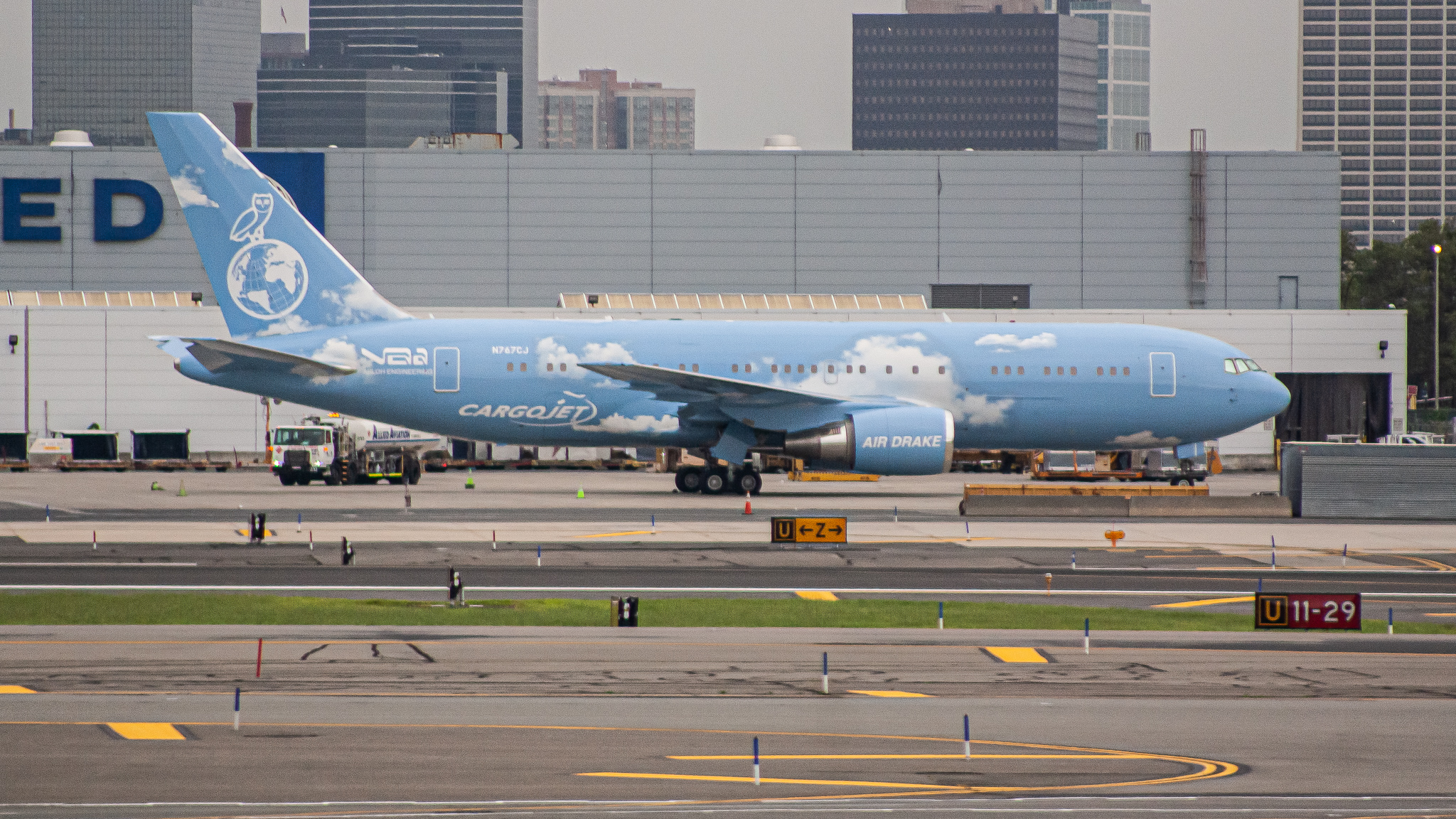 Full size: Air Drake Boeing 767-200 N767CJ at Newark Liberty International Airport