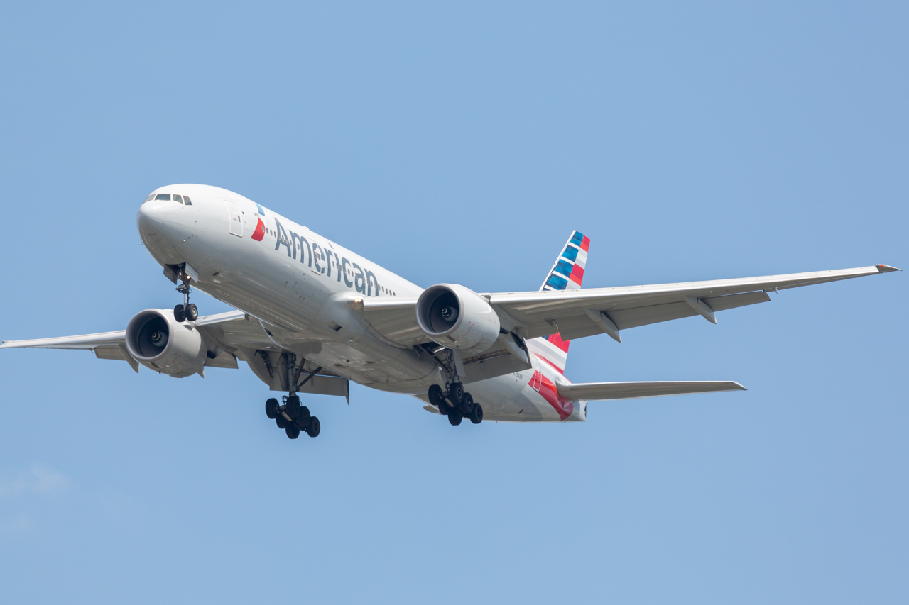 Full size: American Airlines Boeing 777-200 N794AN at John F. Kennedy International Airport