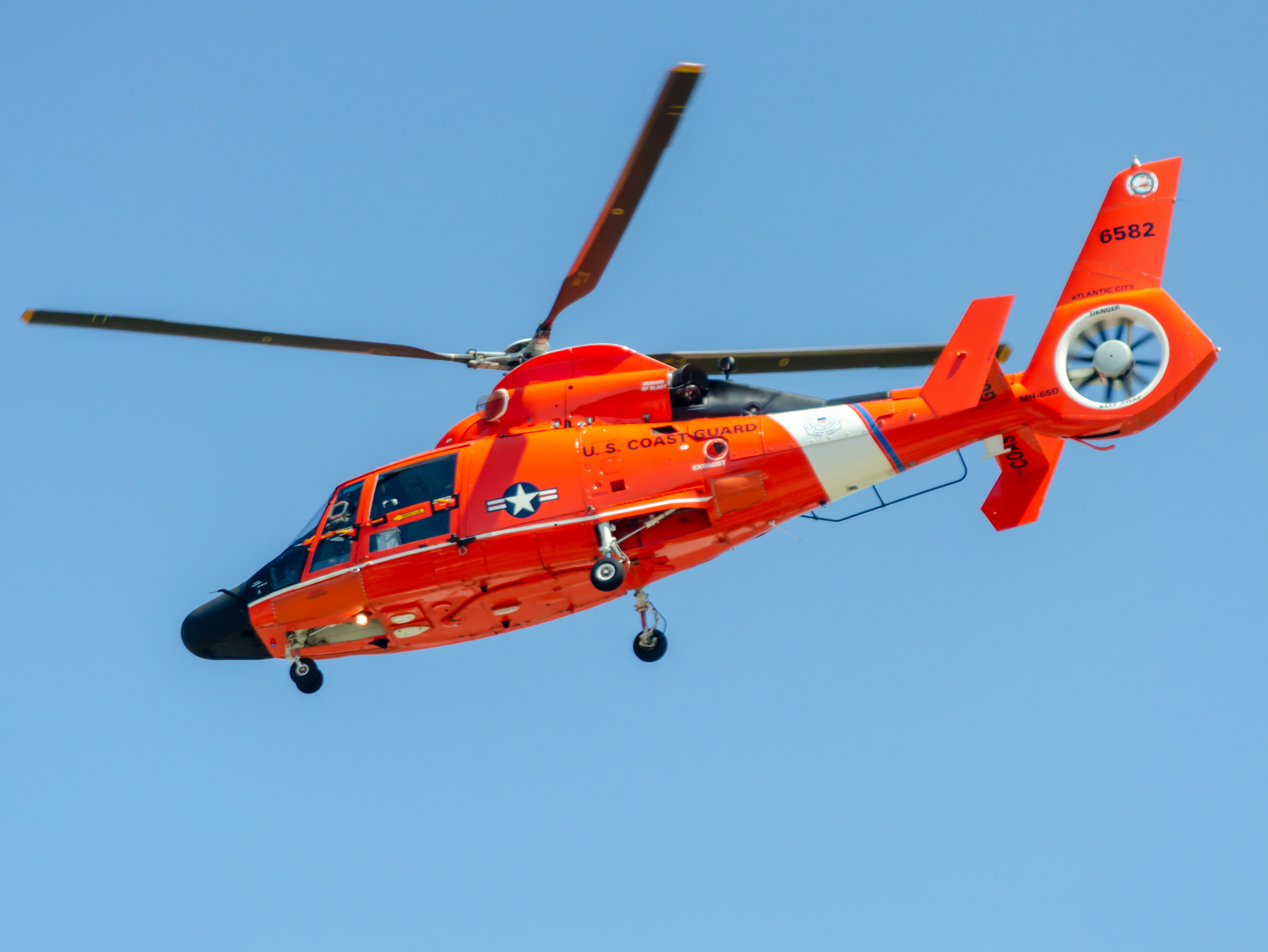 Full size: USCG - United States Coast Guard Aerospatiale HH-65C 6582 at Atlantic City International Airport