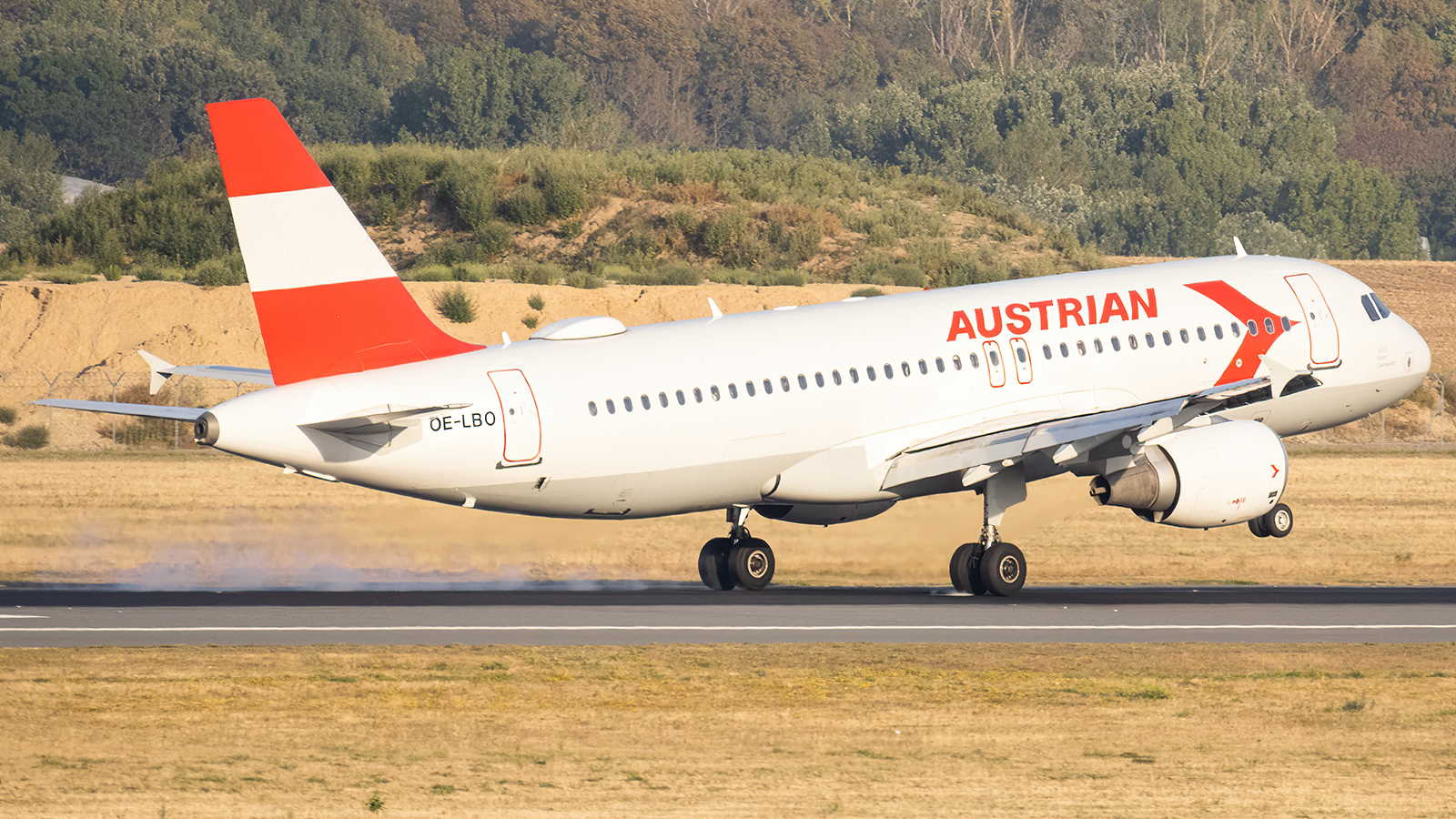 Full size: Austrian Airlines Airbus A320 OE-LBO at Vienna International Airport