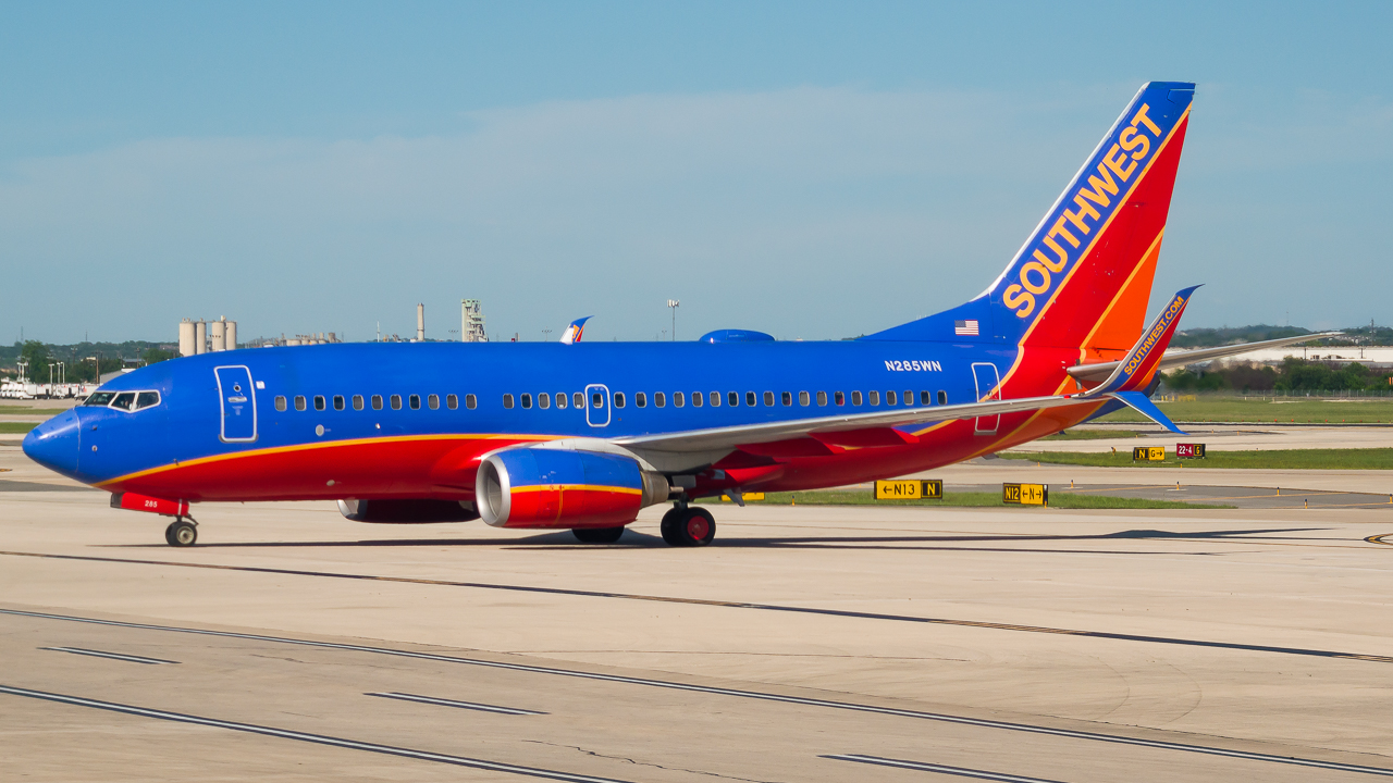 Full size: Southwest Airlines Boeing 737-700 N285WN at San Antonio International Airport