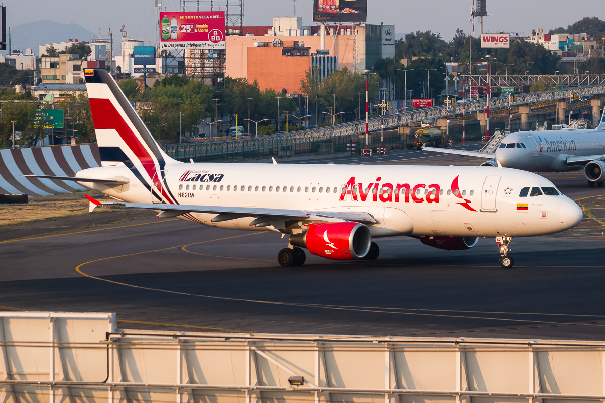 Full size: Avianca Airbus A320 N821AV at Mexico City International Airport