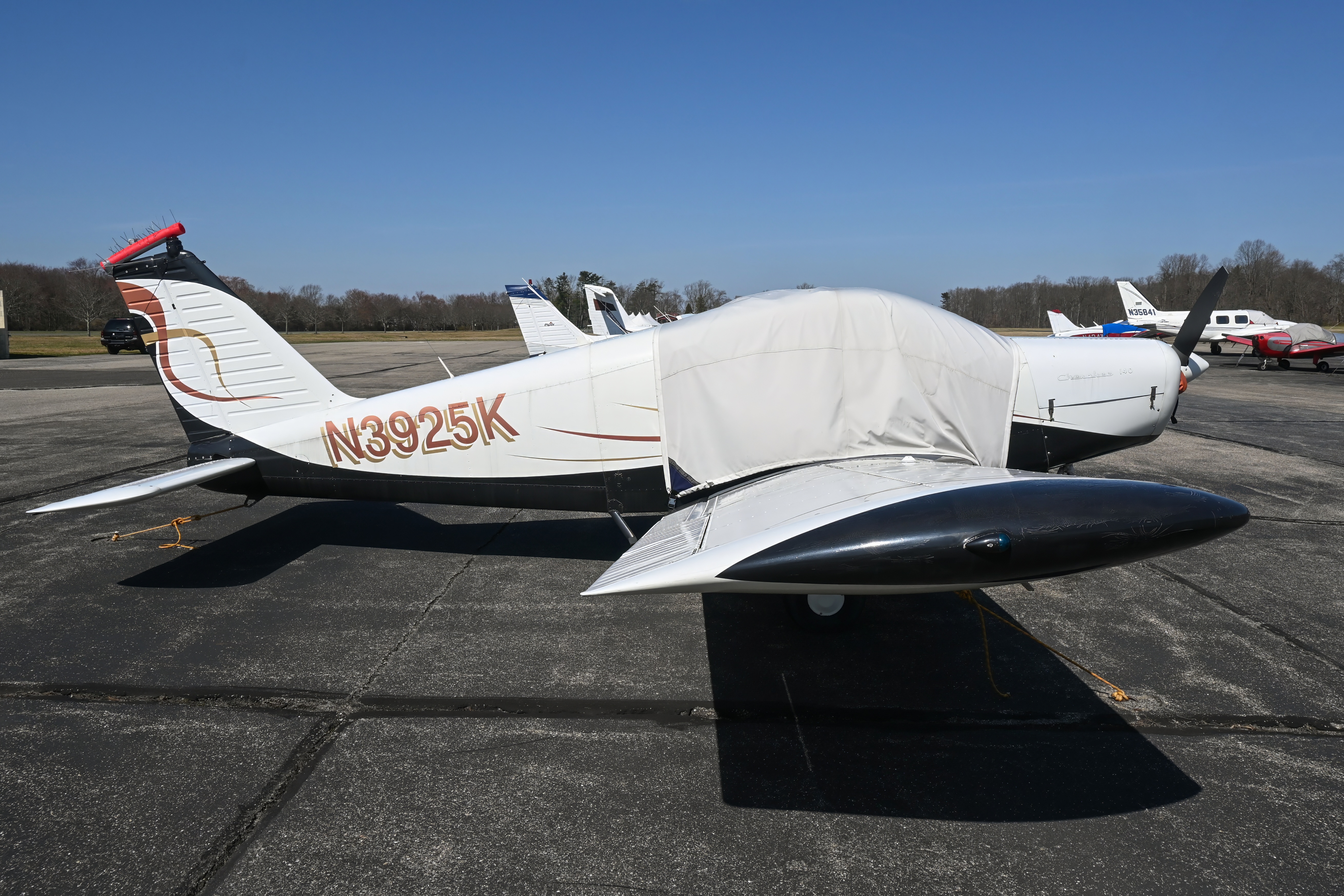 Full size: PRIVATE Piper PA-28-140 N3925K at Flying W Airport