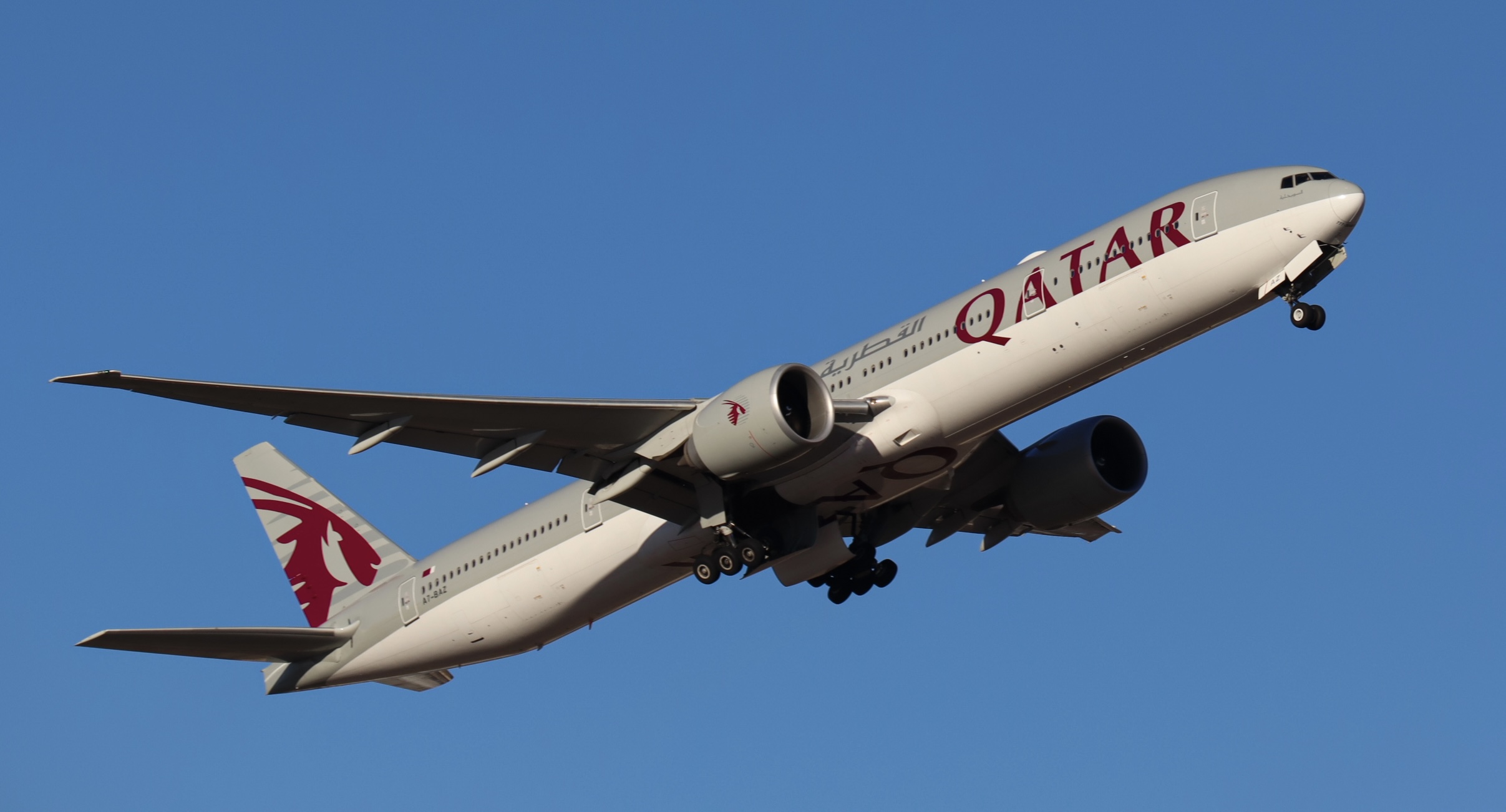 Full size: Qatar Airways Boeing 777-300ER A7-BAZ at Charlotte/Douglas International Airport