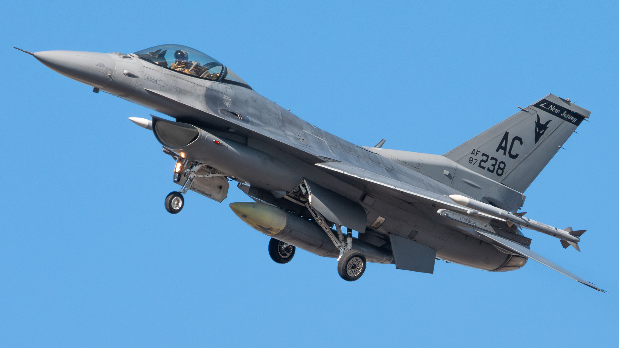 Full size: USAF - United States Air Force General Dynamics F-16 Fighting Falcon 87-0238 at Joint Base Andrews