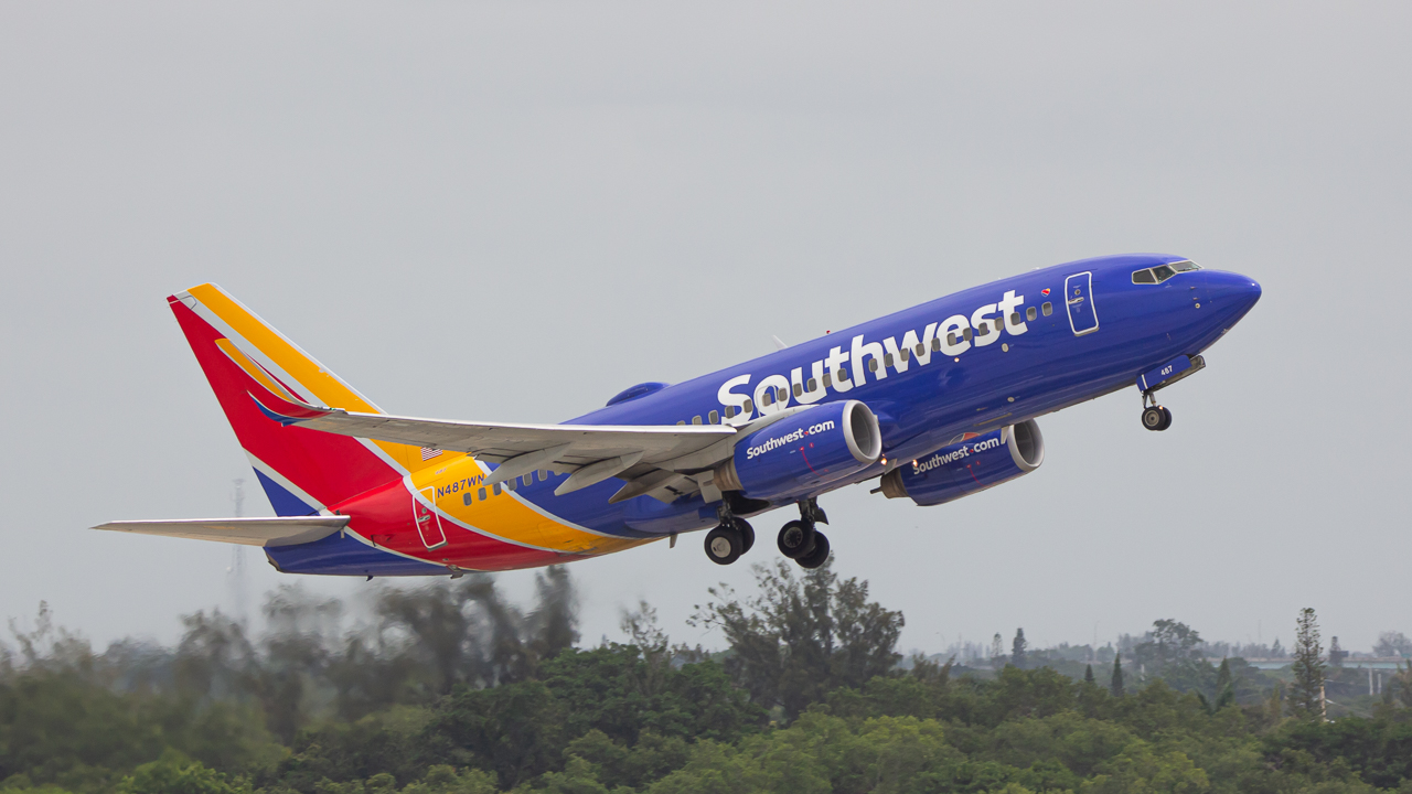 Full size: Southwest Airlines Boeing 737-700 N487WN at Fort Lauderdale/Hollywood International Airport