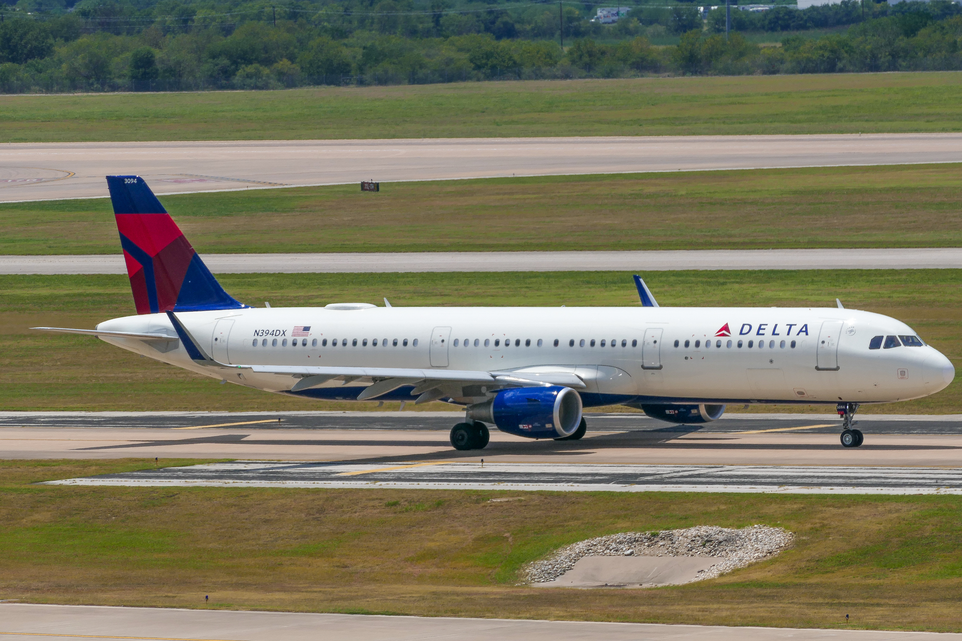 Full size: Delta Airlines Airbus A321-200 N394dx at Austin-Bergstrom International Airport