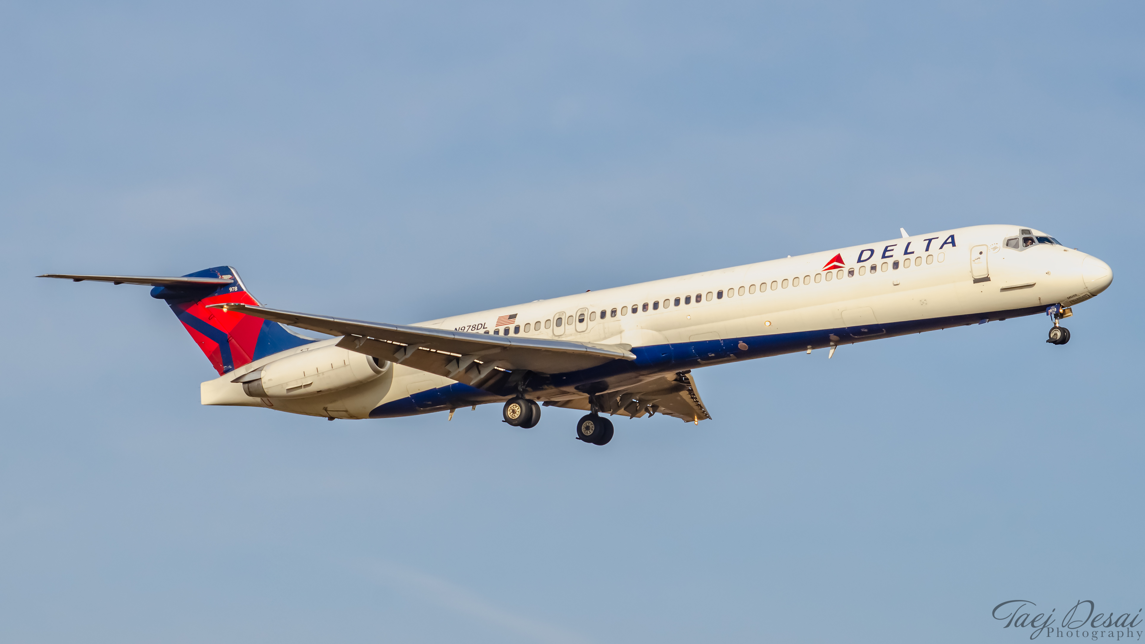 Full size: Delta Airlines McDonnell Douglas MD-88 N987DL at General Mitchell International Airport