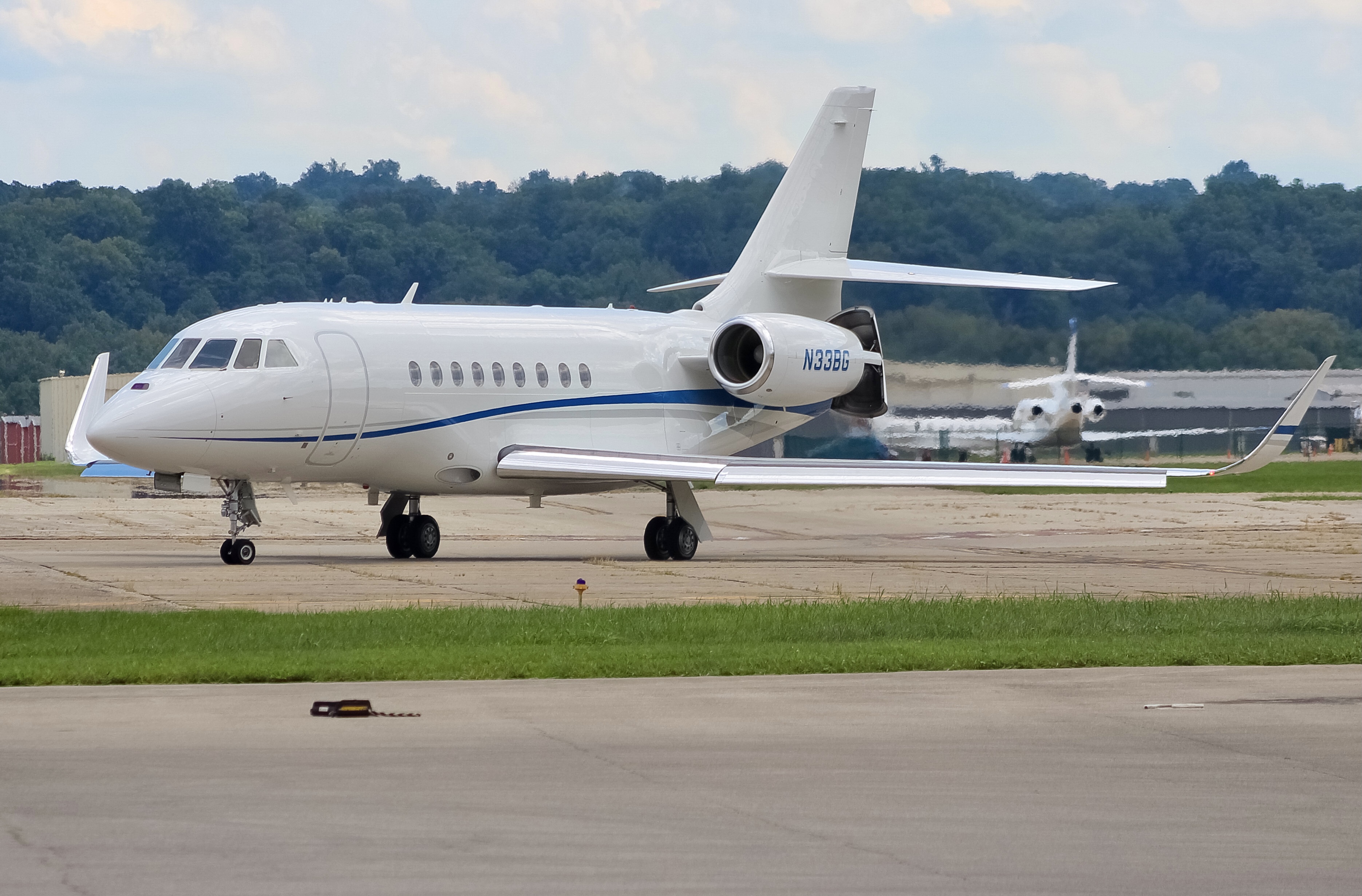 Full size: PRIVATE  Dassault Falcon 2000EX N33BG at Cincinnati Municipal Airport/Lunken Field