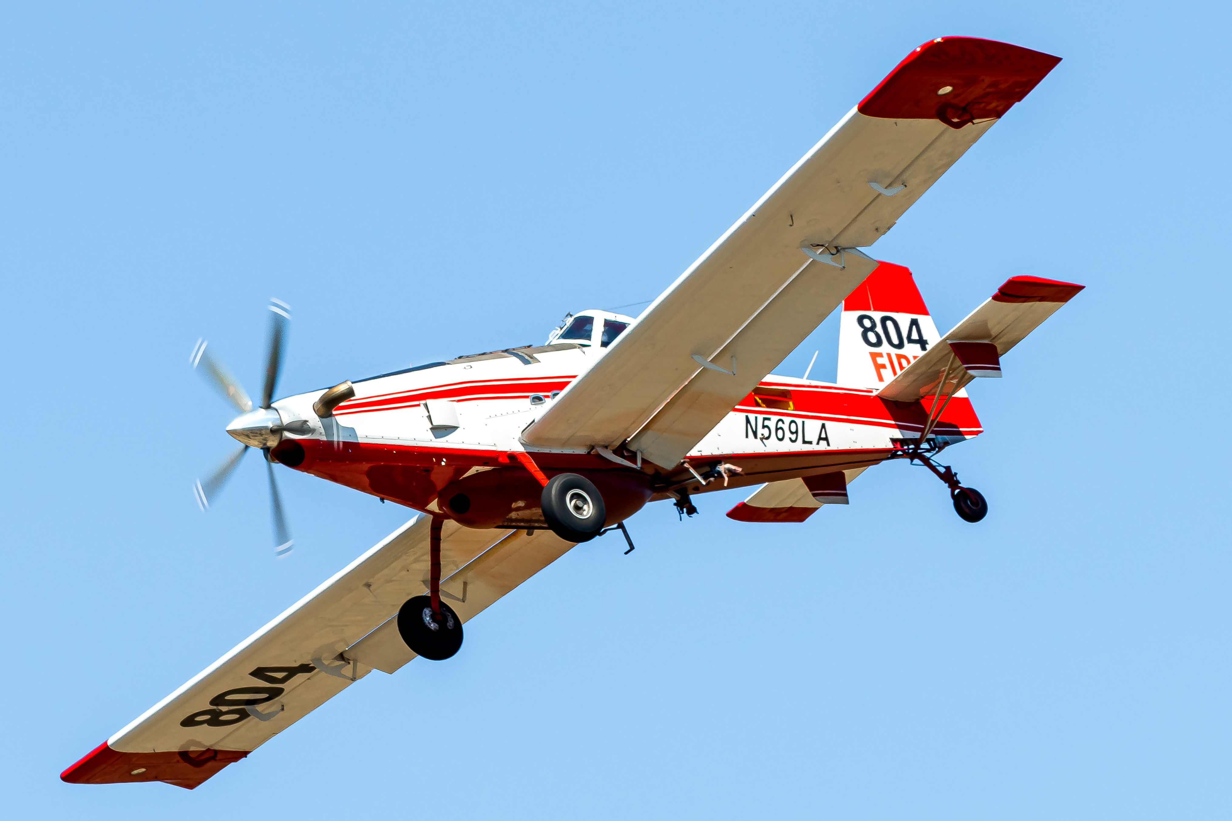 Full size: PRIVATE Air Tractor AT-802 N569LA at Roberts Field Airport