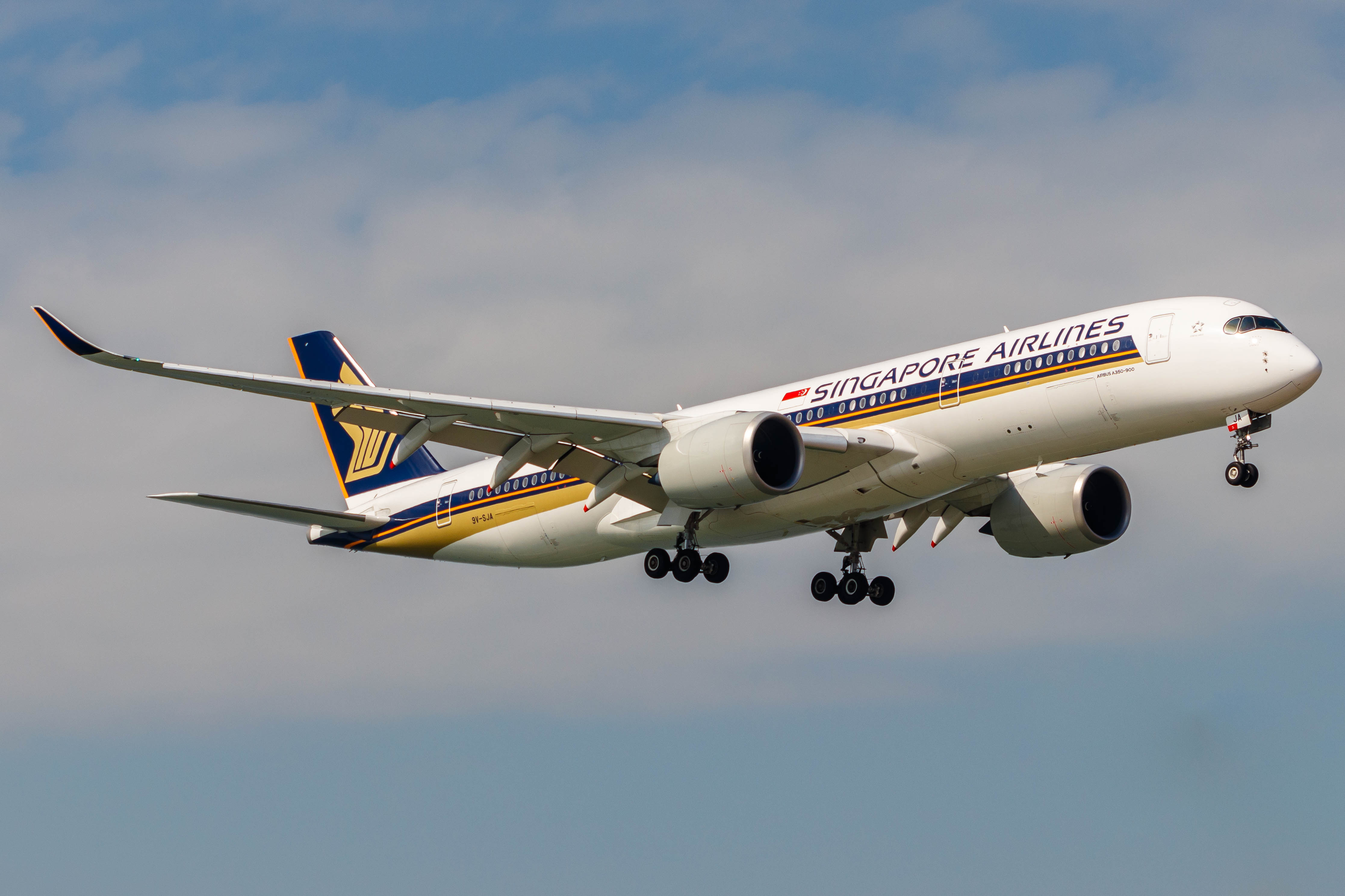 Full size: Singapore Airlines Airbus A350-900 9V-SJA at Hong Kong International Airport