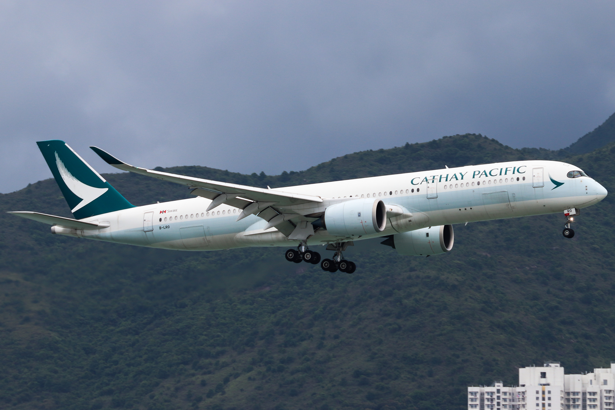 Full size: CATHAY PACIFIC Airbus A350-900 B-LRO at Hong Kong International Airport