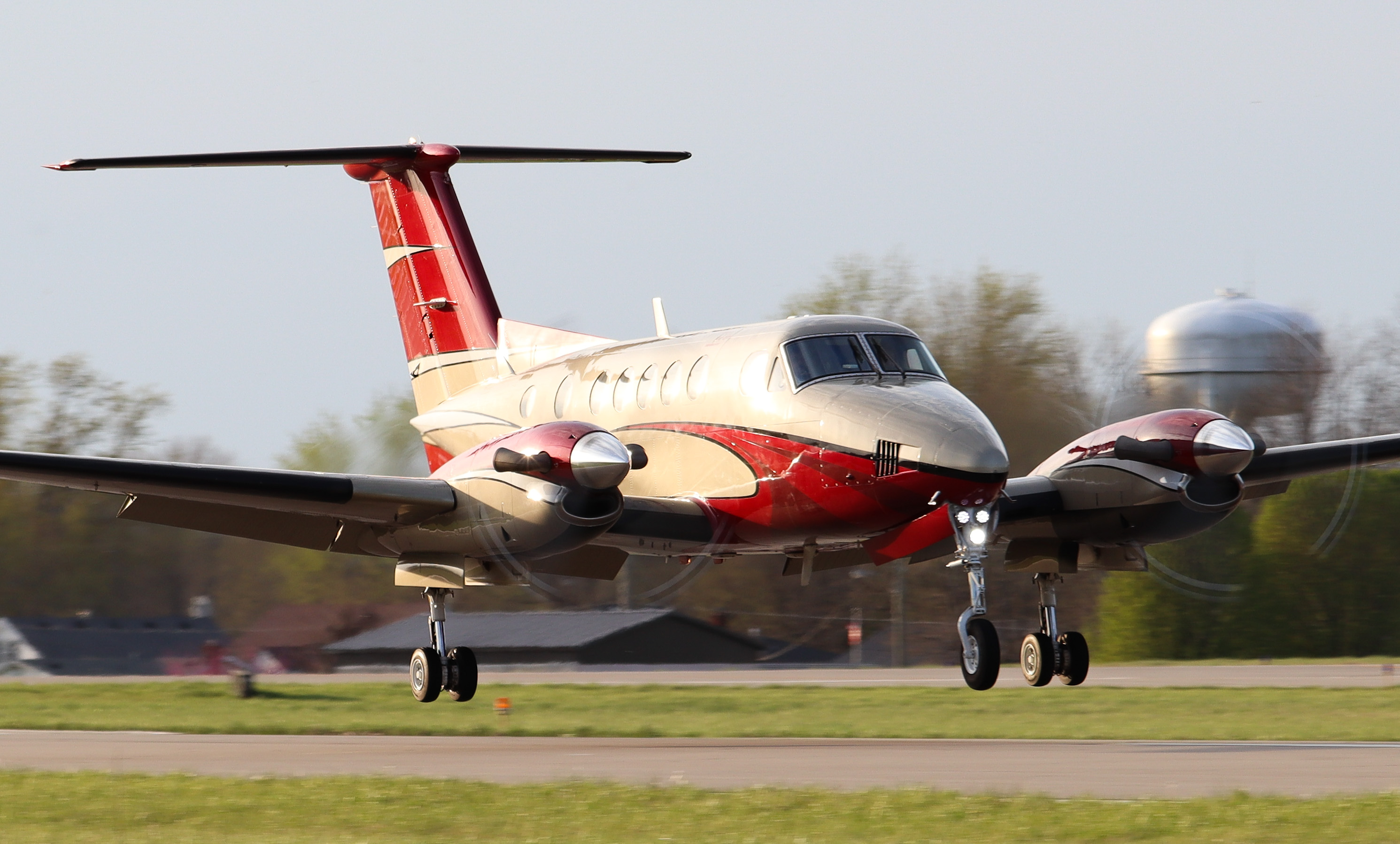 Full size: PRIVATE Beechcraft King Air 200 N700NA at Stuart Powell Field Airport