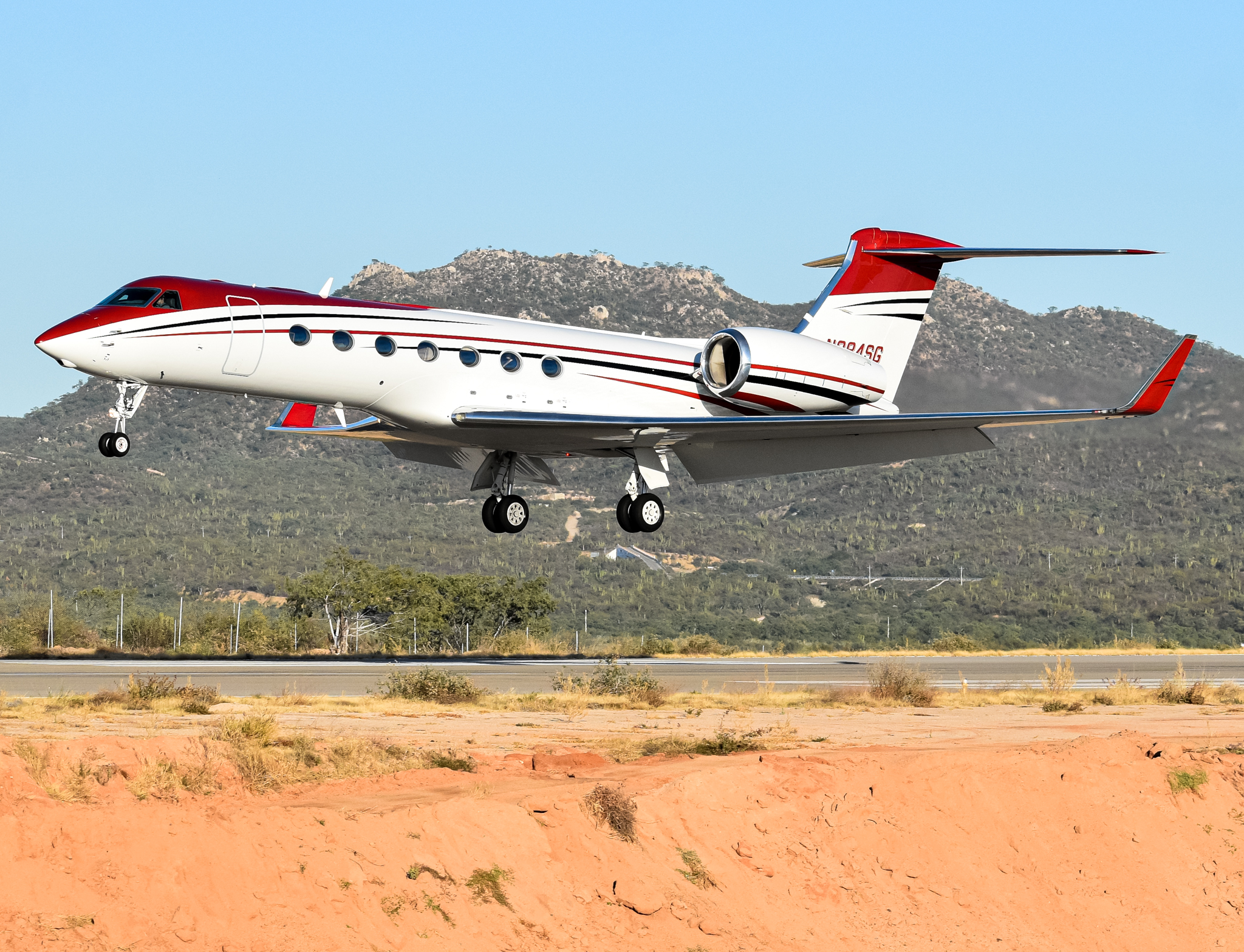 Full size: PRIVATE Gulfstream G550 N884SG at Aeropuerto de Cabo San Lucas Internacional