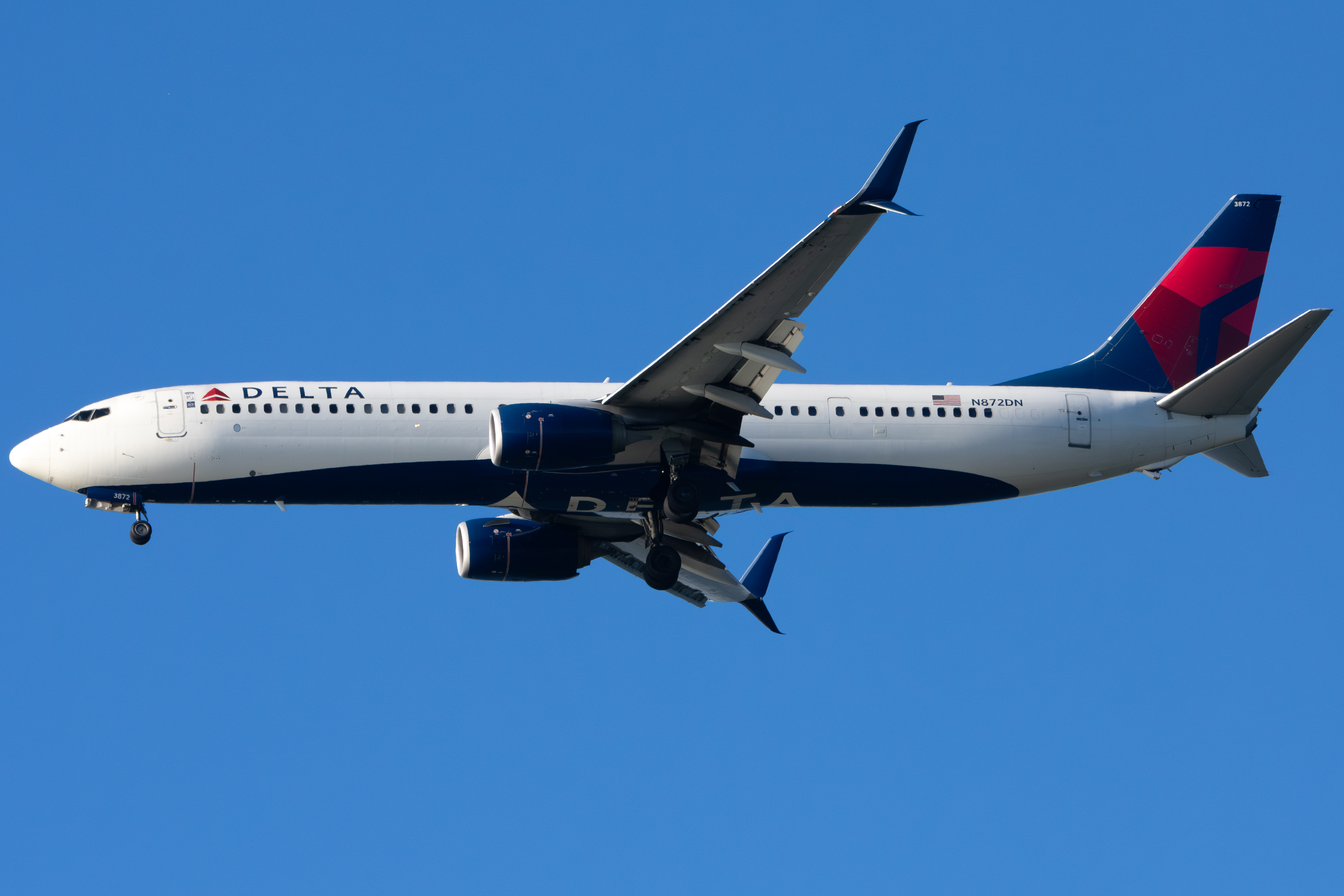 Full size: Delta Airlines Boeing 737-900ER N872DN at San Francisco International Airport