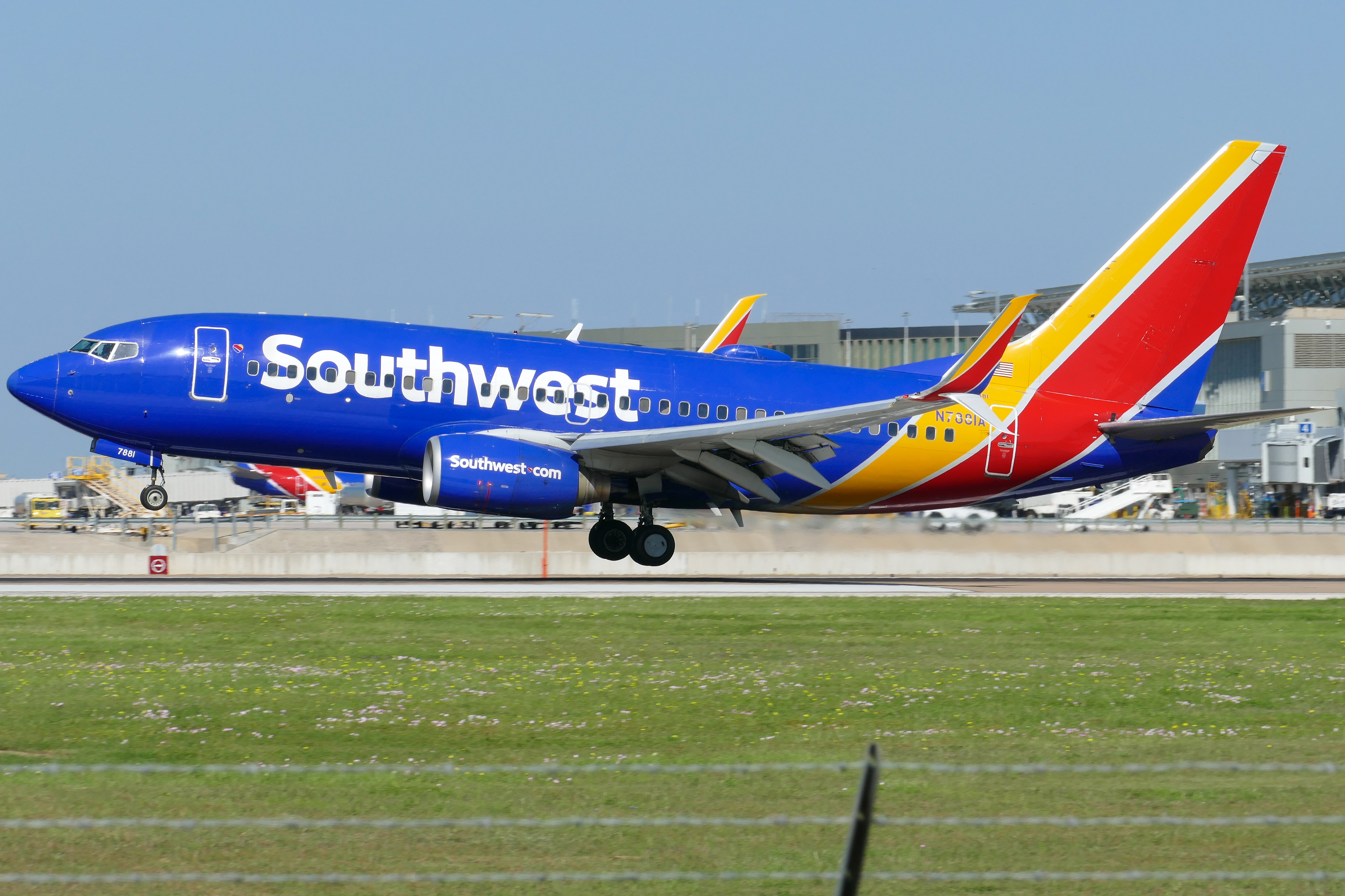 Full size: Southwest Airlines Boeing 737-700 N7881A at Austin-Bergstrom International Airport