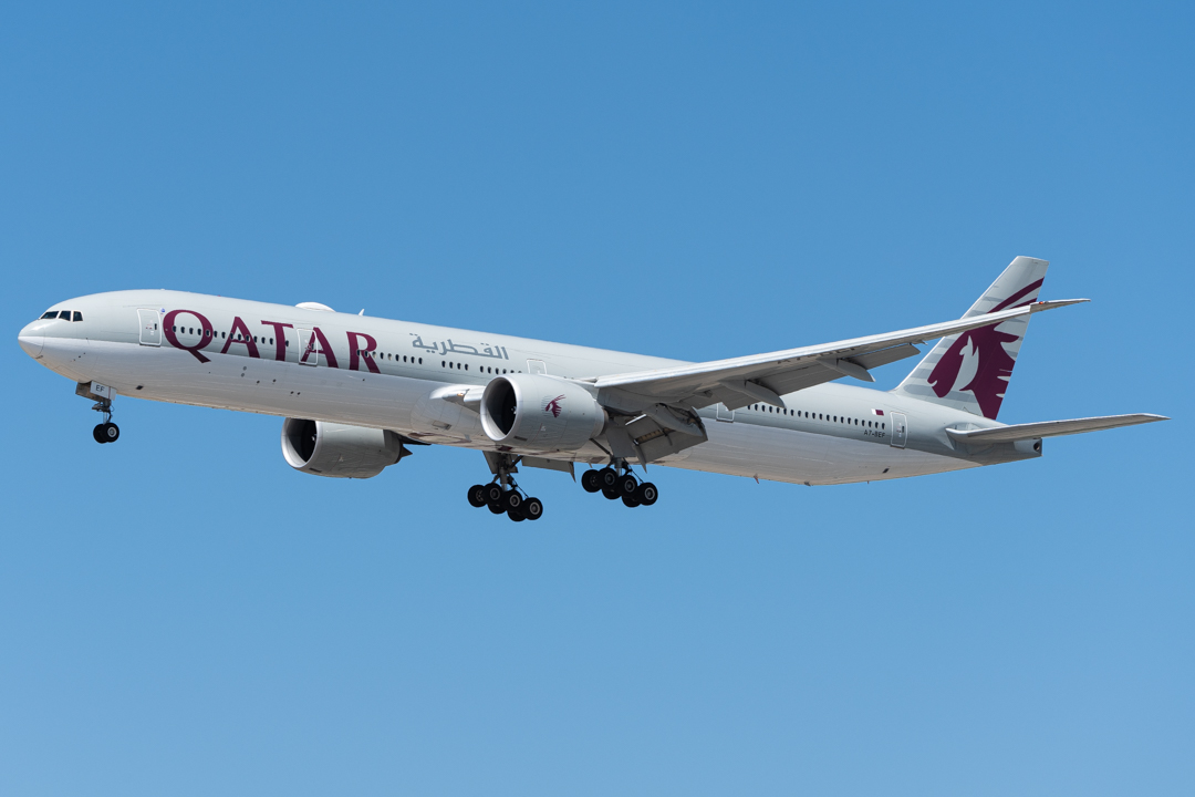 Full size: Qatar Airways Boeing 777-300ER A7-BEF at Chicago O'Hare International Airport