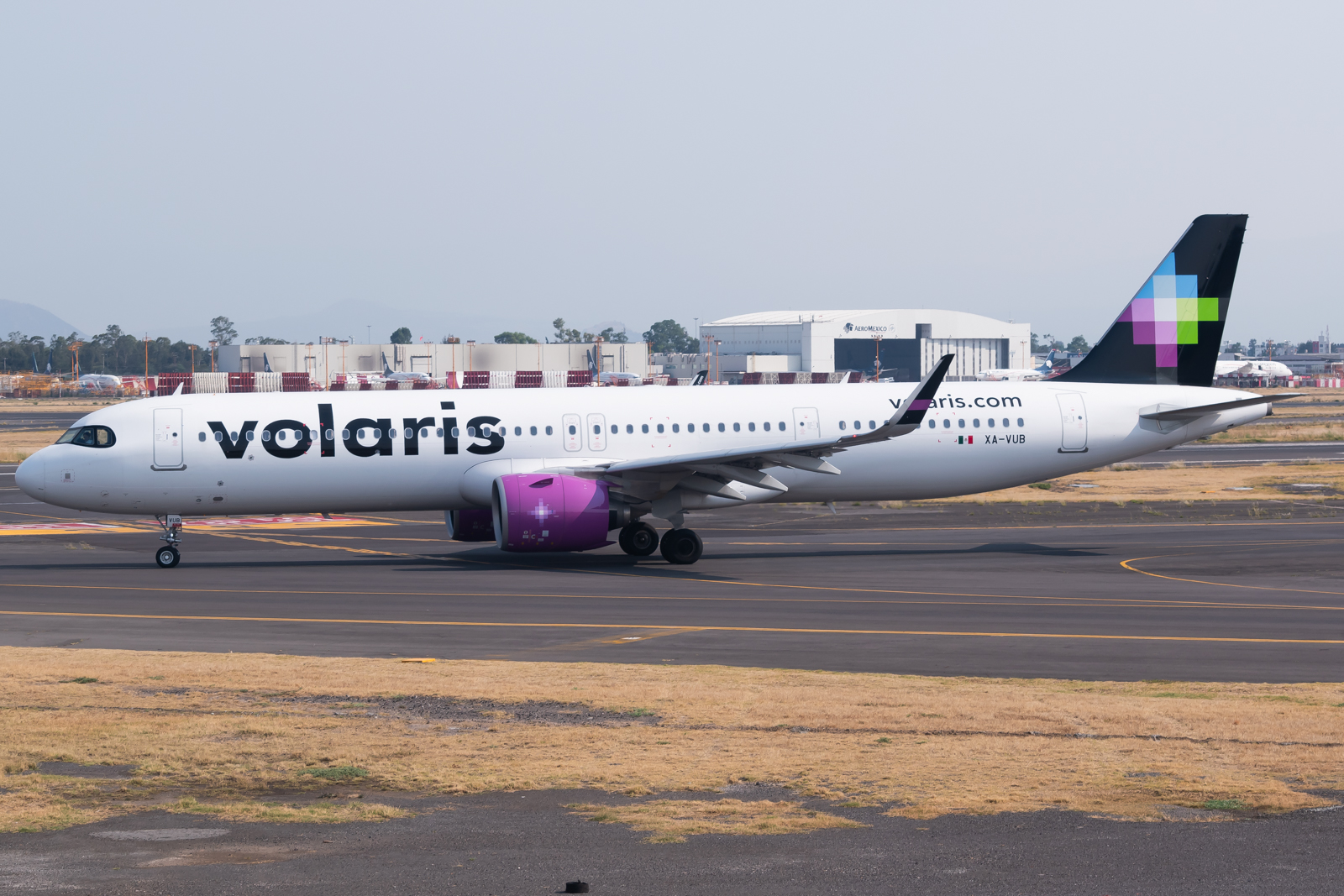 Full size: Volaris Airbus A321NEO XA-VUB at Mexico City International Airport