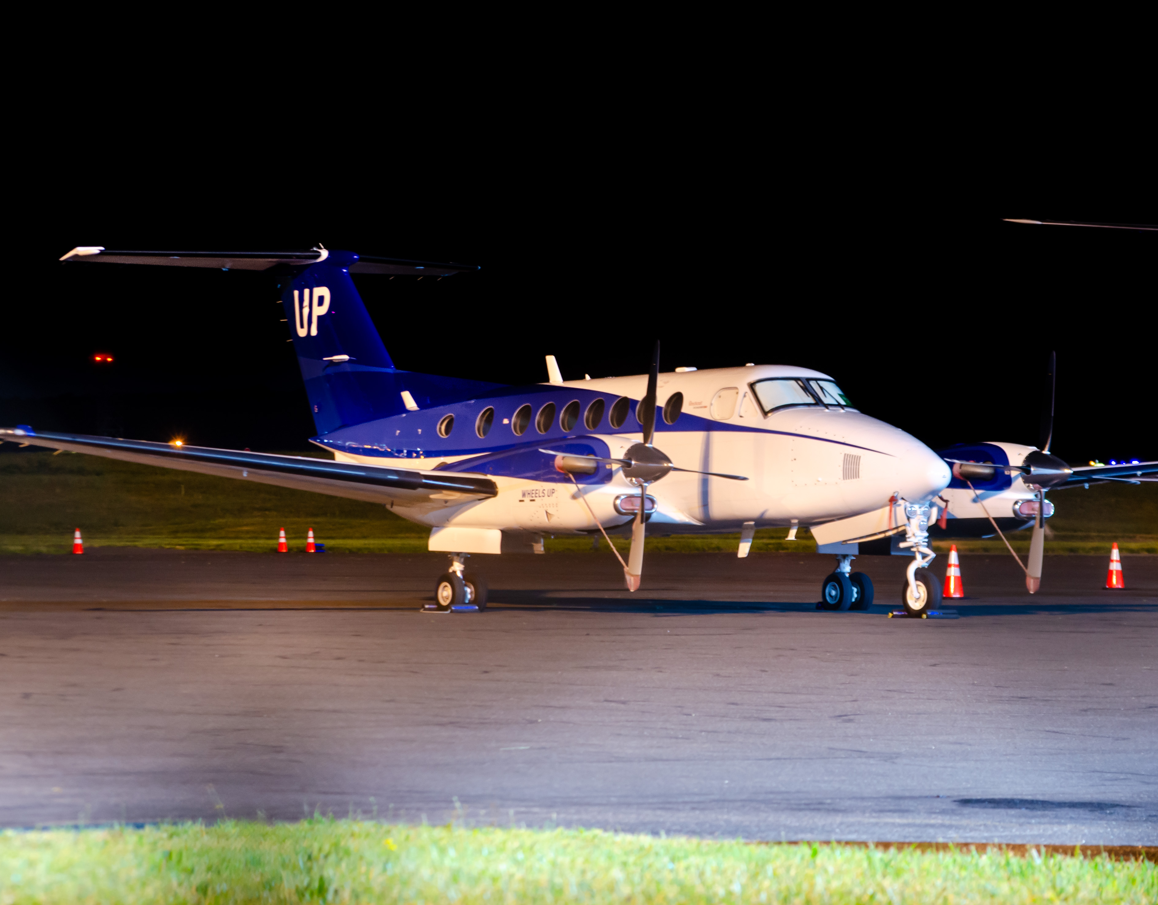 Full size: Wheels Up Beechcraft King Air 350 N853UP at Atlantic City International Airport