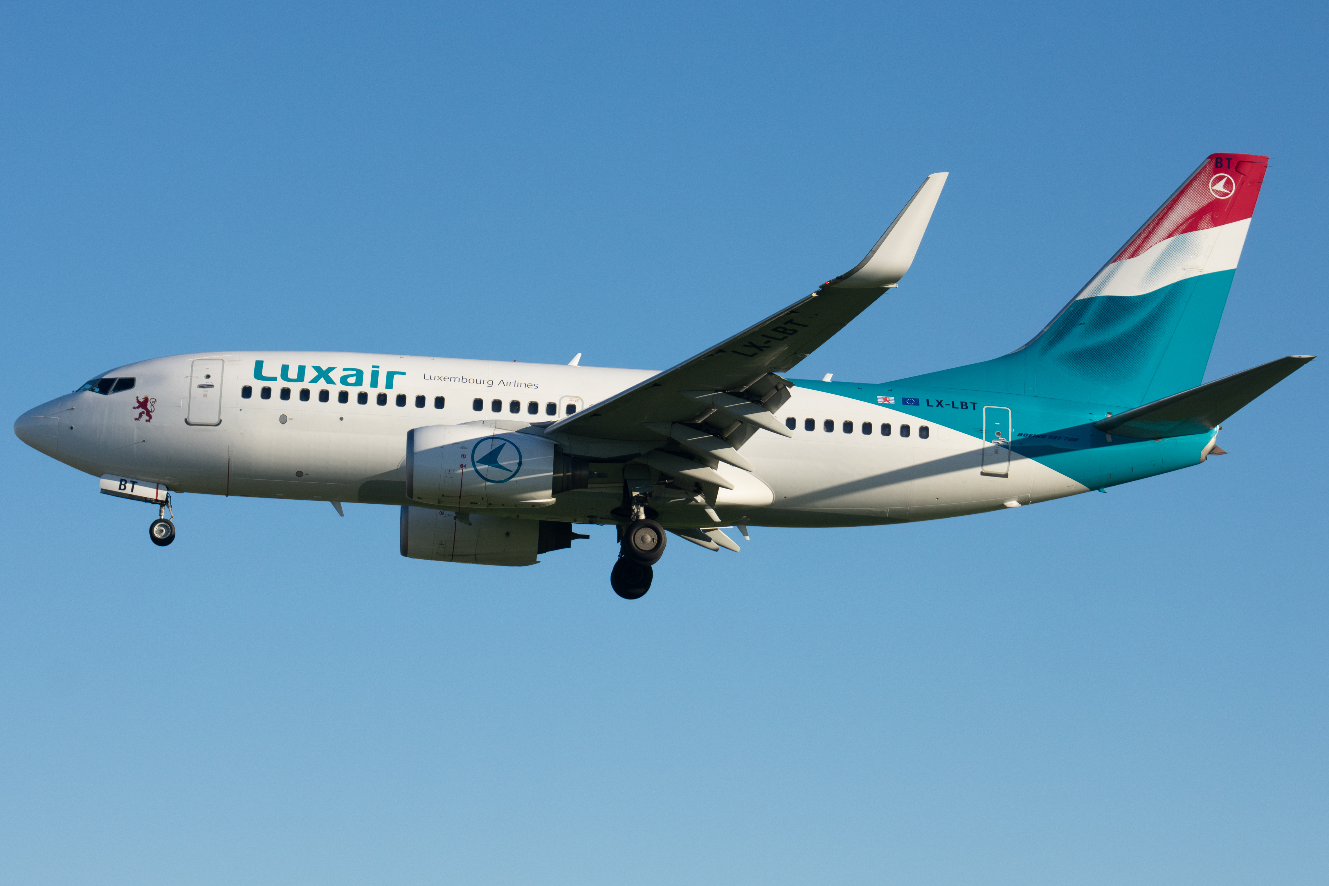 Full size: Luxair Boeing 737-700 LX-LBT at Lisbon Humberto Delgado Airport