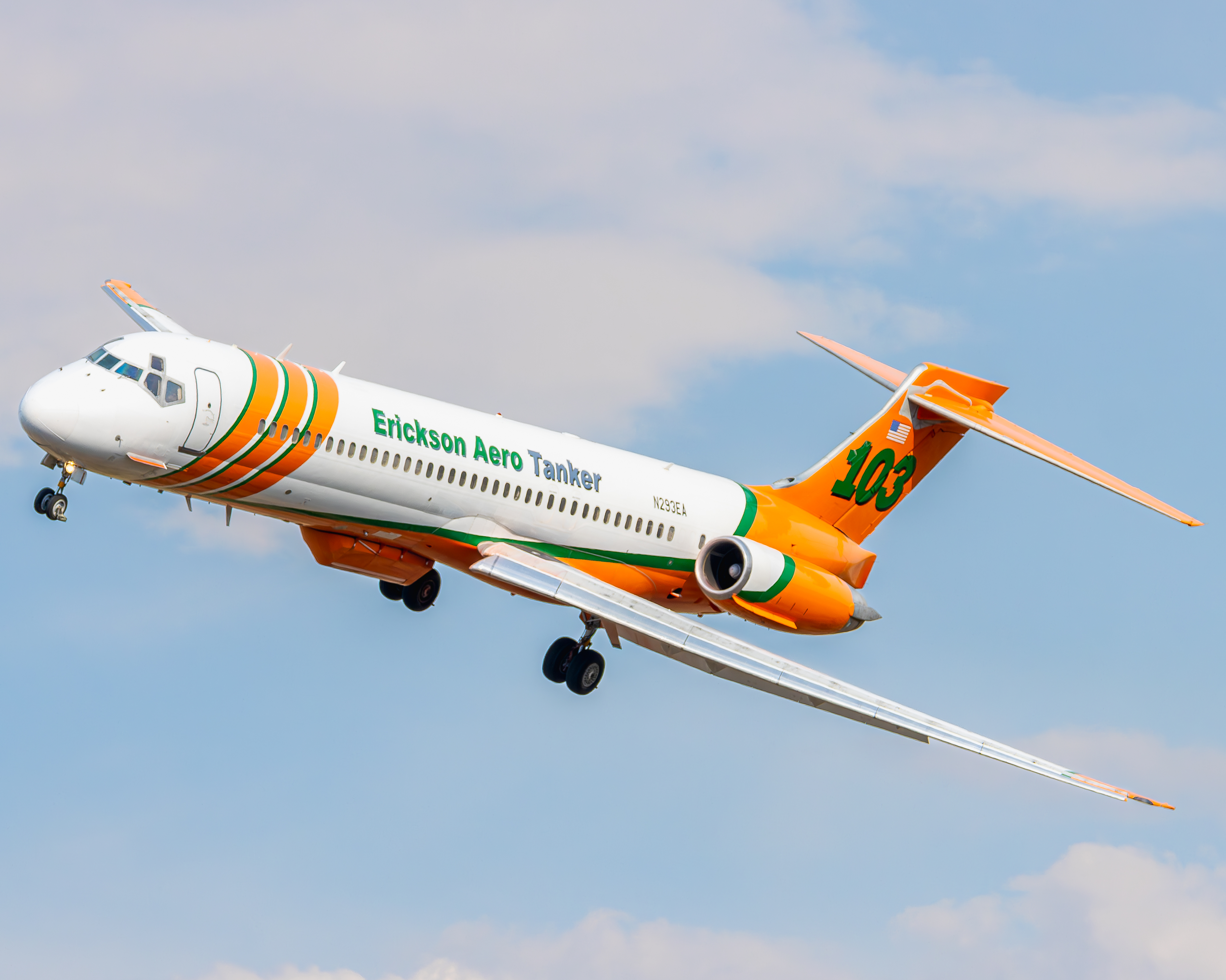 Full size: Erickson Aero Tanker McDonnell Douglas MD-87 N293EA at Roberts Field Airport