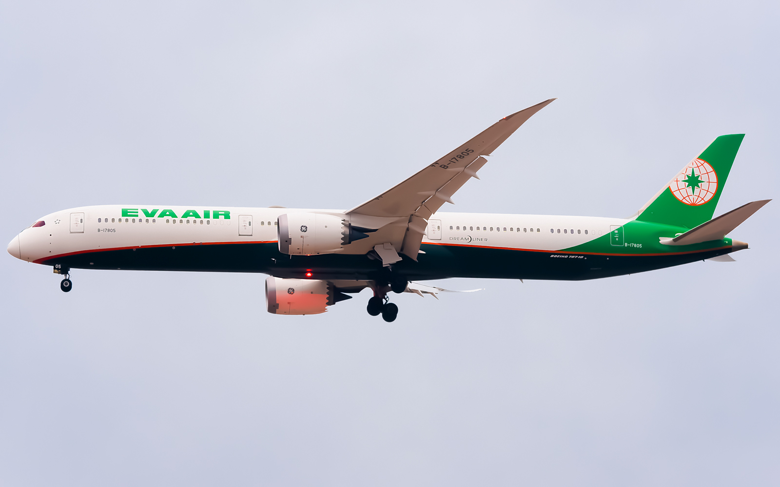 Full size: EVA Air Boeing 787-10 B-17805 at Seoul-Incheon International Airport