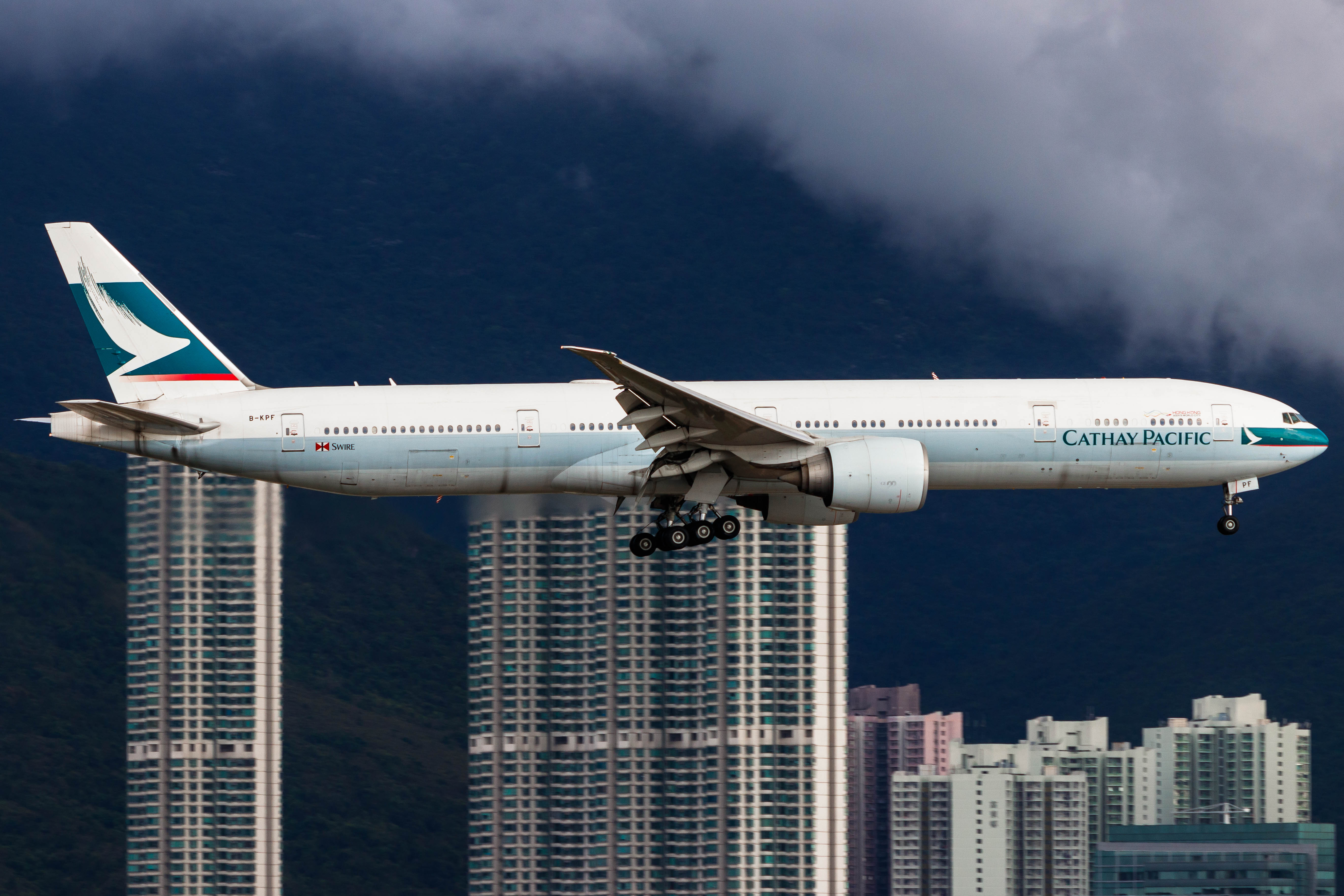 Full size: Cathay Pacific Boeing 777-300ER B-KPF at Hong Kong International Airport