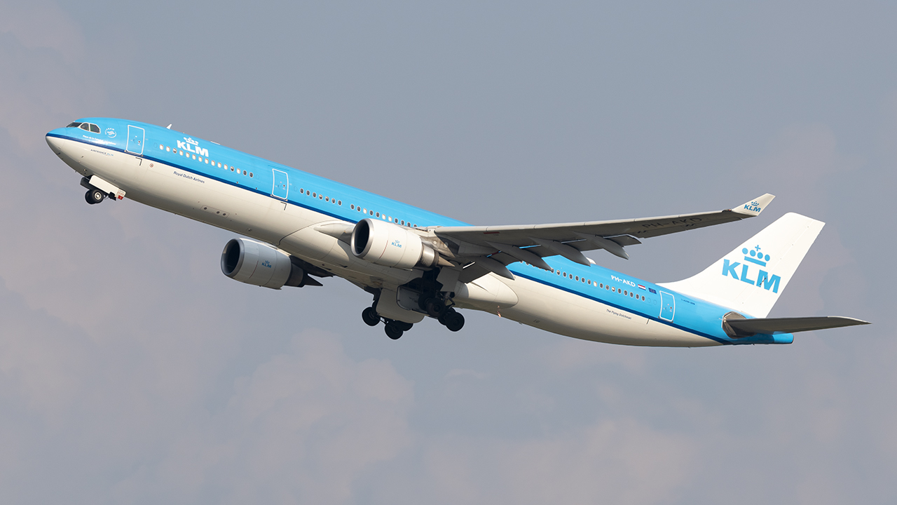 Full size: KLM Airbus A330-300 PH-AKD at Washington Dulles International Airport