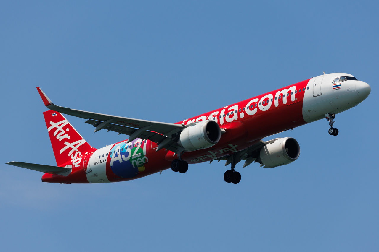 Full size: Thai AirAsia Airbus A321NEO HS-EAA at Singapore-Changi Airport
