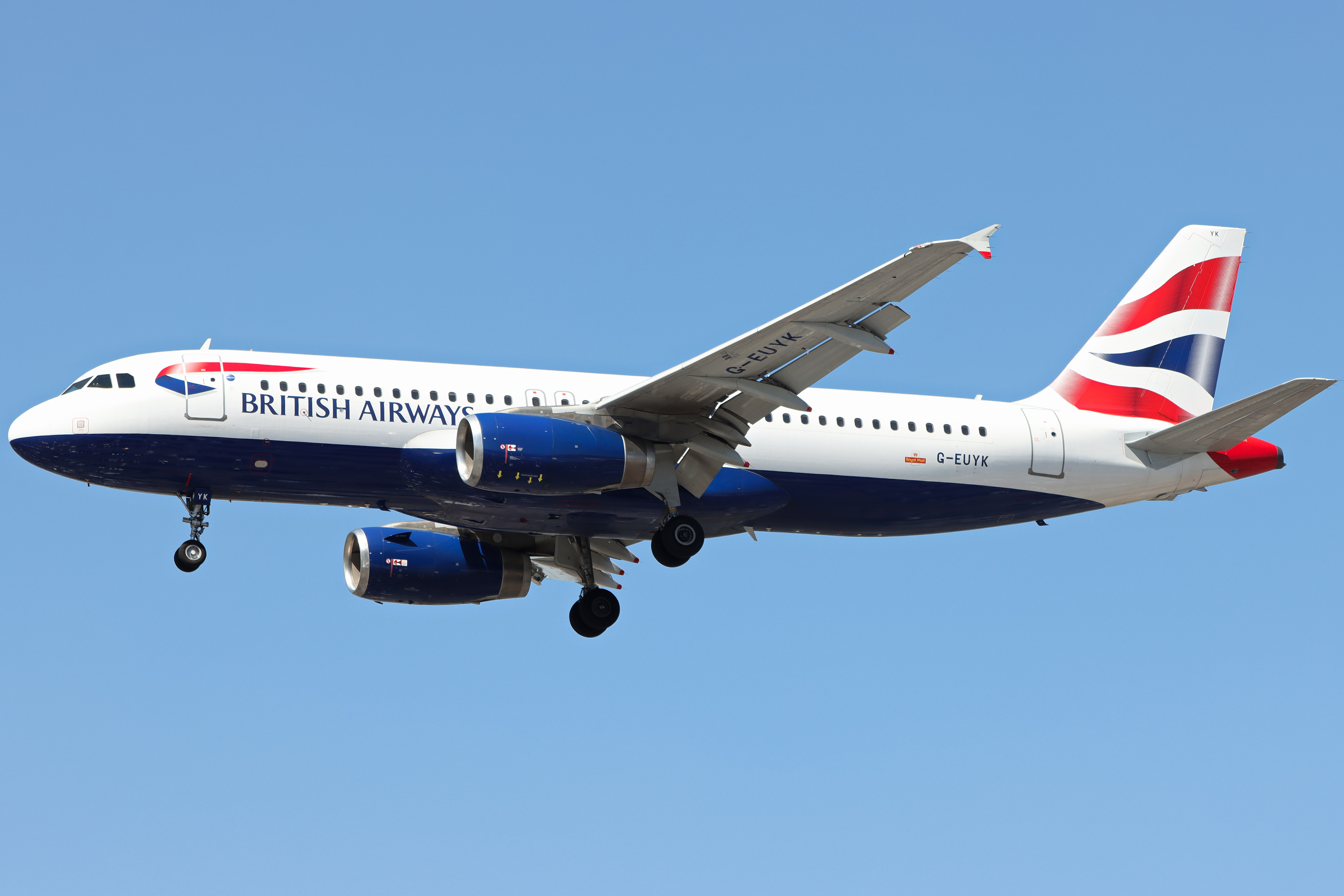 Full size: British Airways Airbus A320 G-EUYK at London Heathrow International Airport