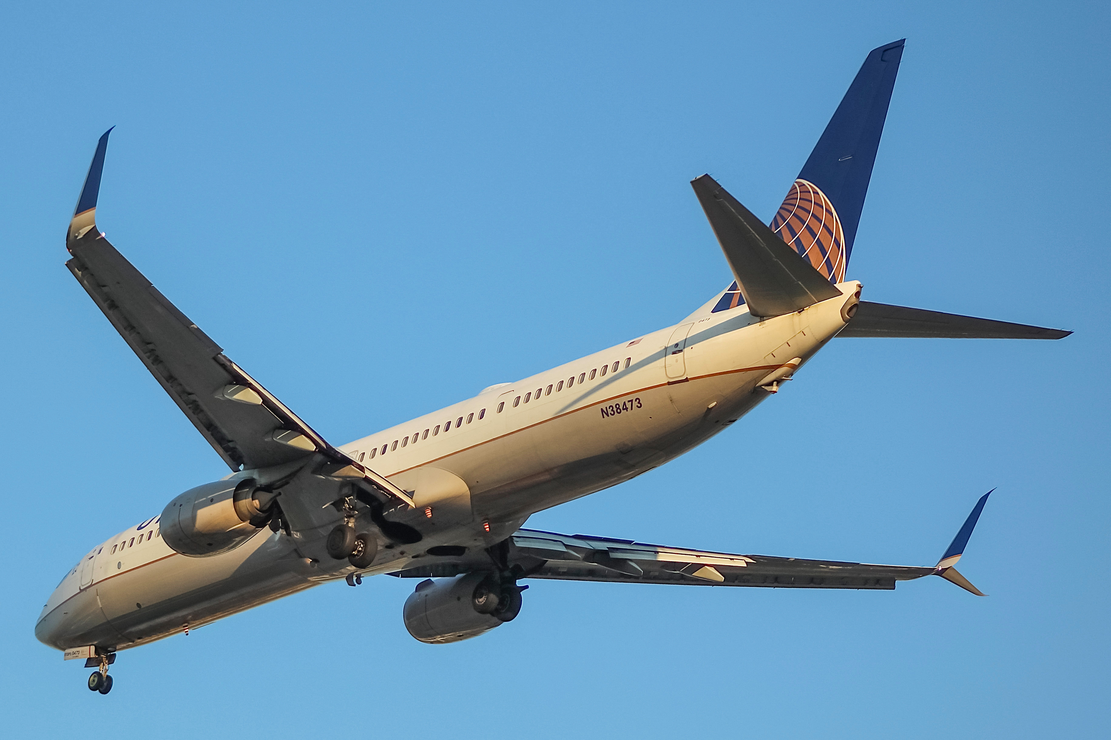 Full size: United Airlines Boeing 737-900ER N38473 at Chicago O'Hare International Airport