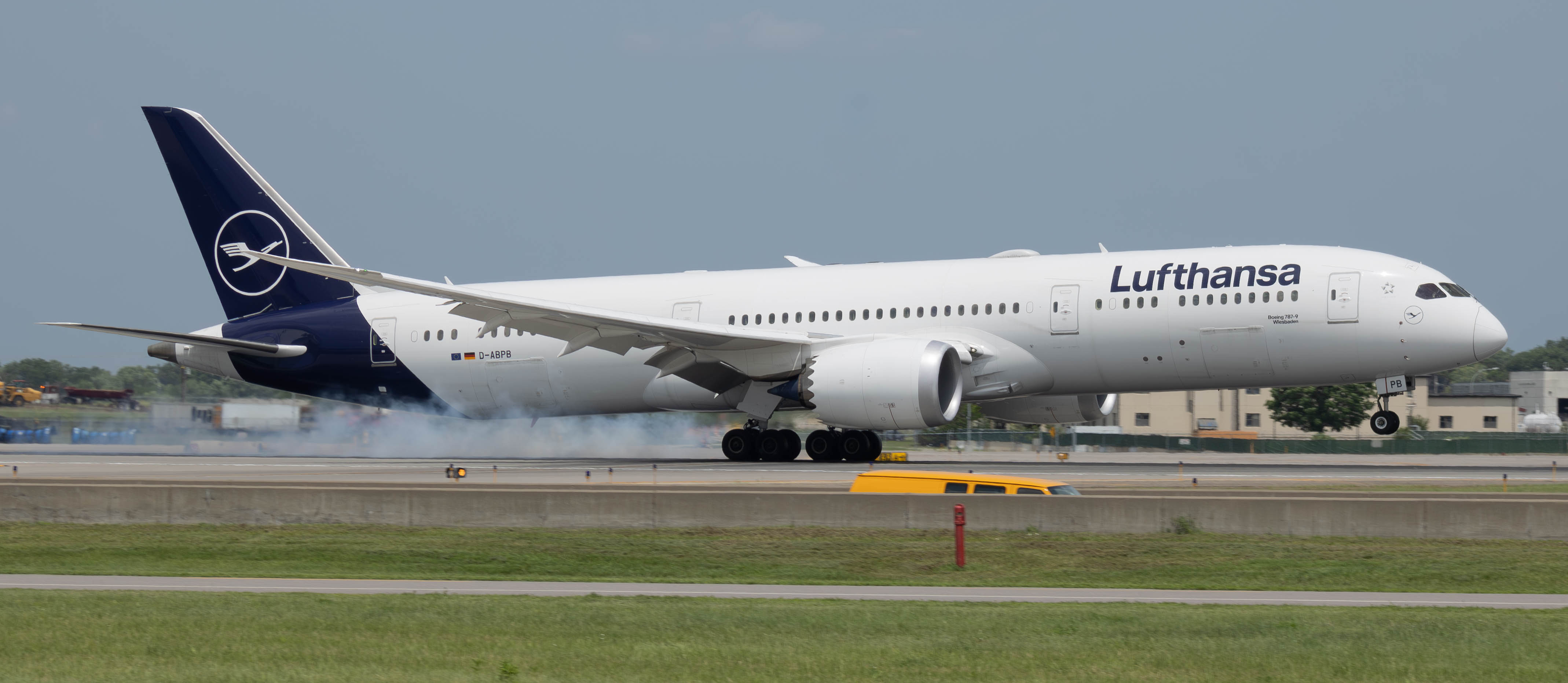 Full size: Lufthansa Boeing 787-9 D-ABPB at Minneapolis-St Paul International/Wold-Chamberlain Airport