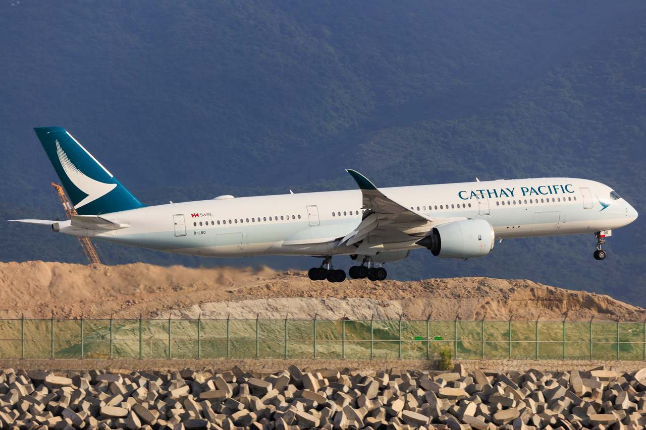Full size: CATHAY PACIFIC Airbus A350-900 B-LRO at Hong Kong International Airport
