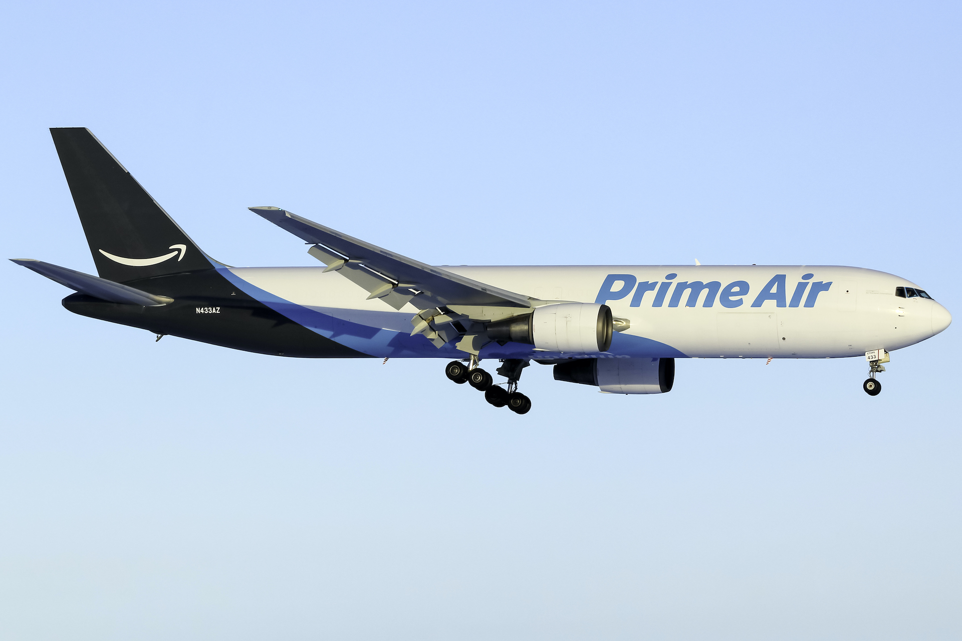 Full size: Prime Air Boeing 767-300ER(BCF) N433AZ at Lehigh Valley International Airport