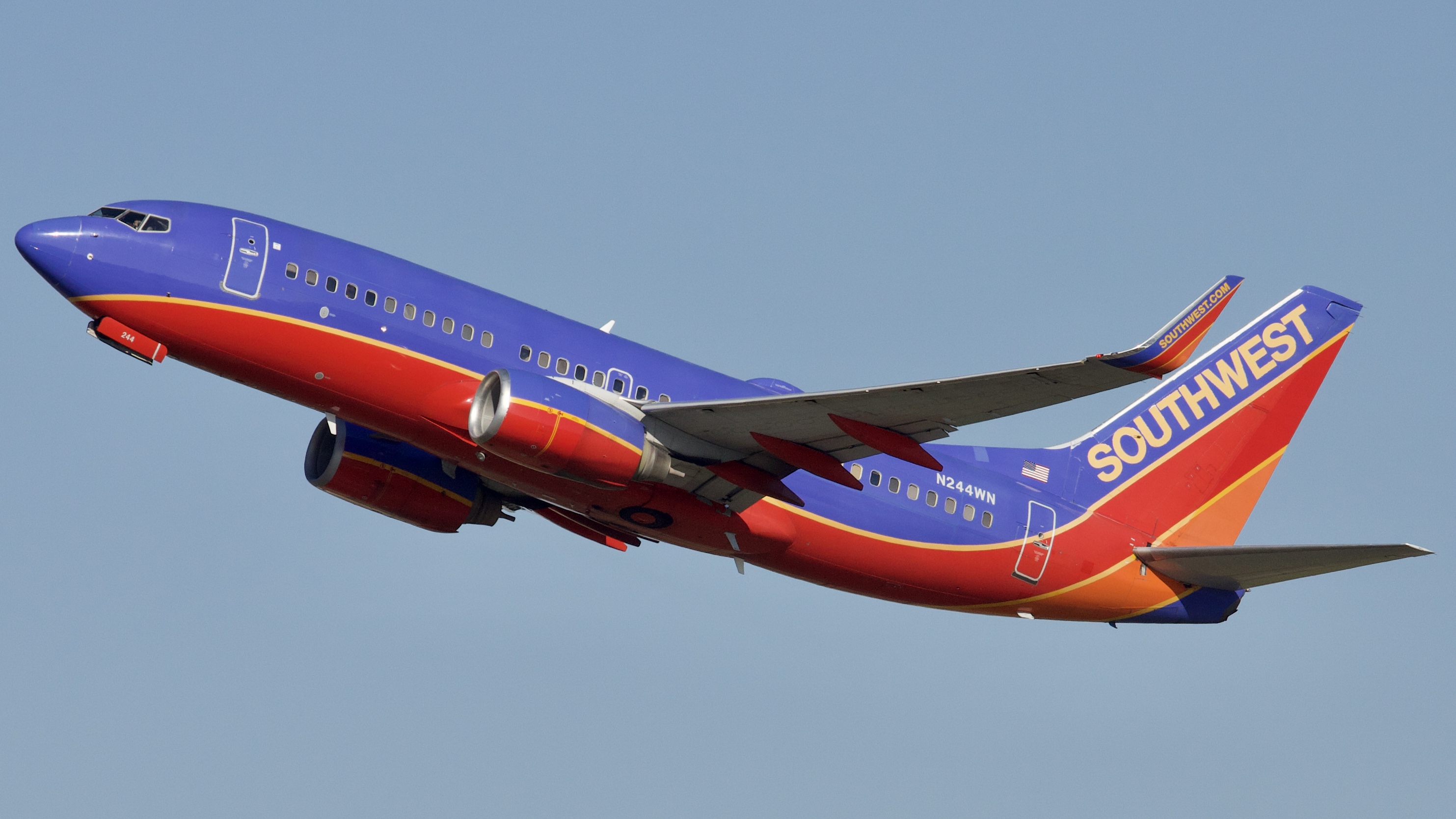 Full size: Southwest Airlines Boeing 737-700 N244WN at Houston-George Bush Intercontinental Airport